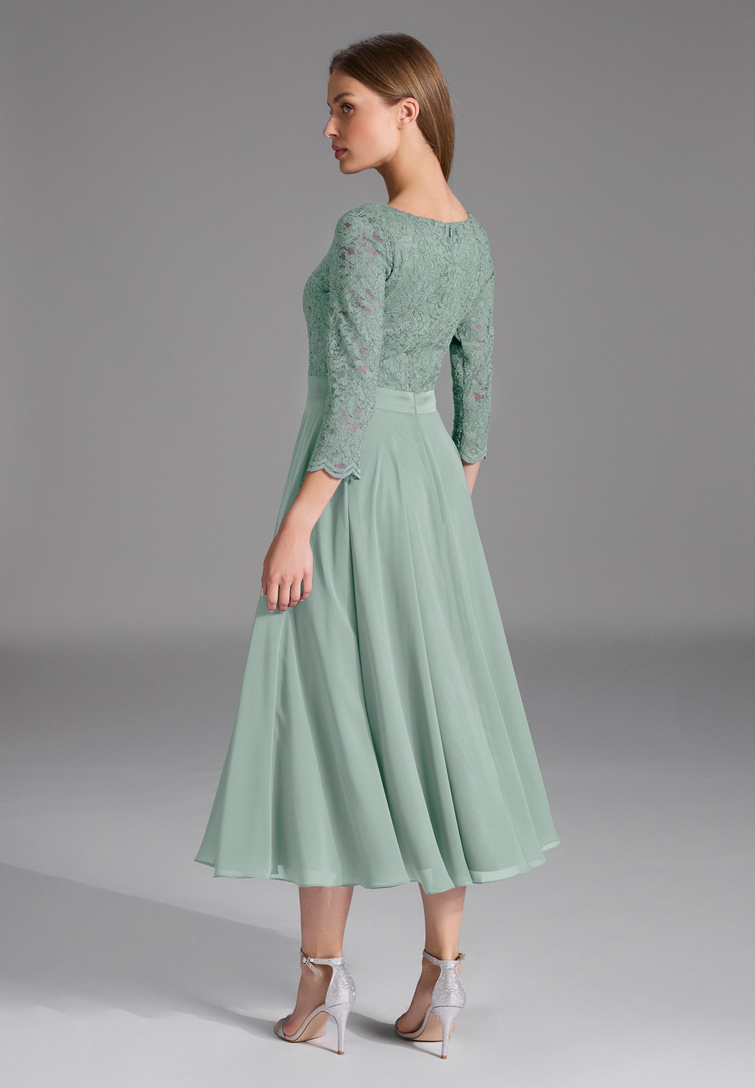 SWING Cocktailkleid Taillierter Schnitt mit ausgestelltem günstig online kaufen