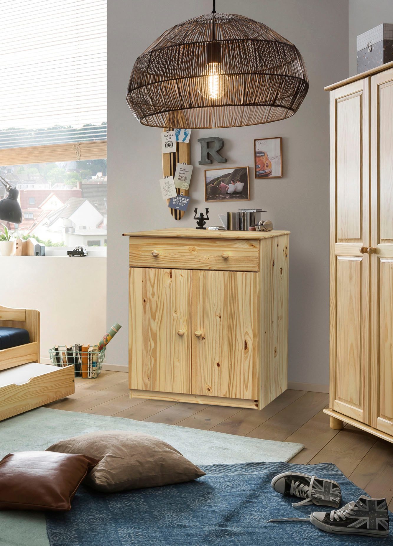 MÖBILIA Kommode (1 St), gefertigt aus massivem Kiefernholz