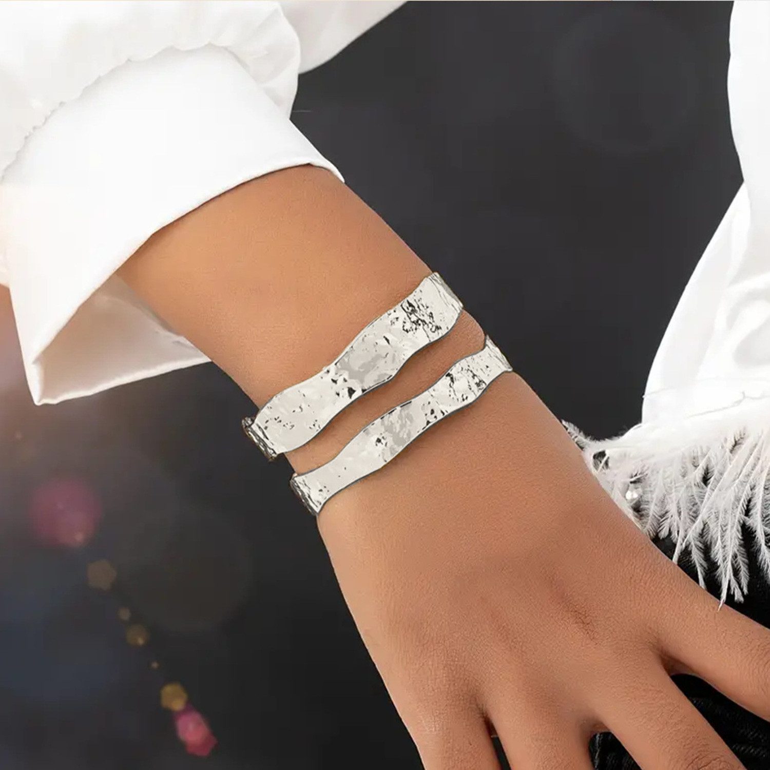 KARMA Armreif Damen Silber 6 cm gehämmert 3 cm breit (1-tlg., Geschenkidee Damenschmuck Damenarmreif), Modeschmuck modern elegant