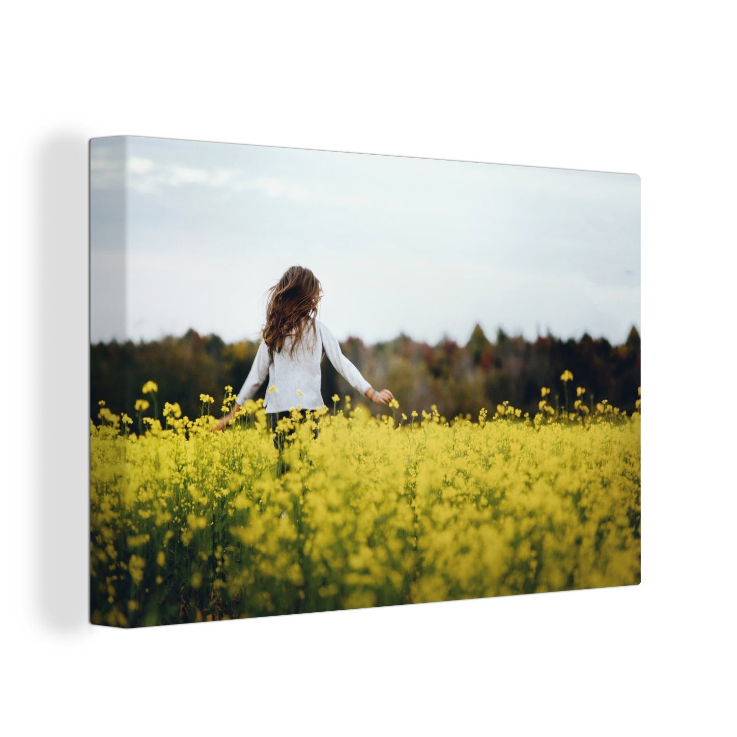 OneMillionCanvasses® Leinwandbild Mädchen läuft durch ein Feld mit gelben Blumen, (1 St), Wandbild Leinwandbilder, Aufhängefertig, Wanddeko, 30x20 cm