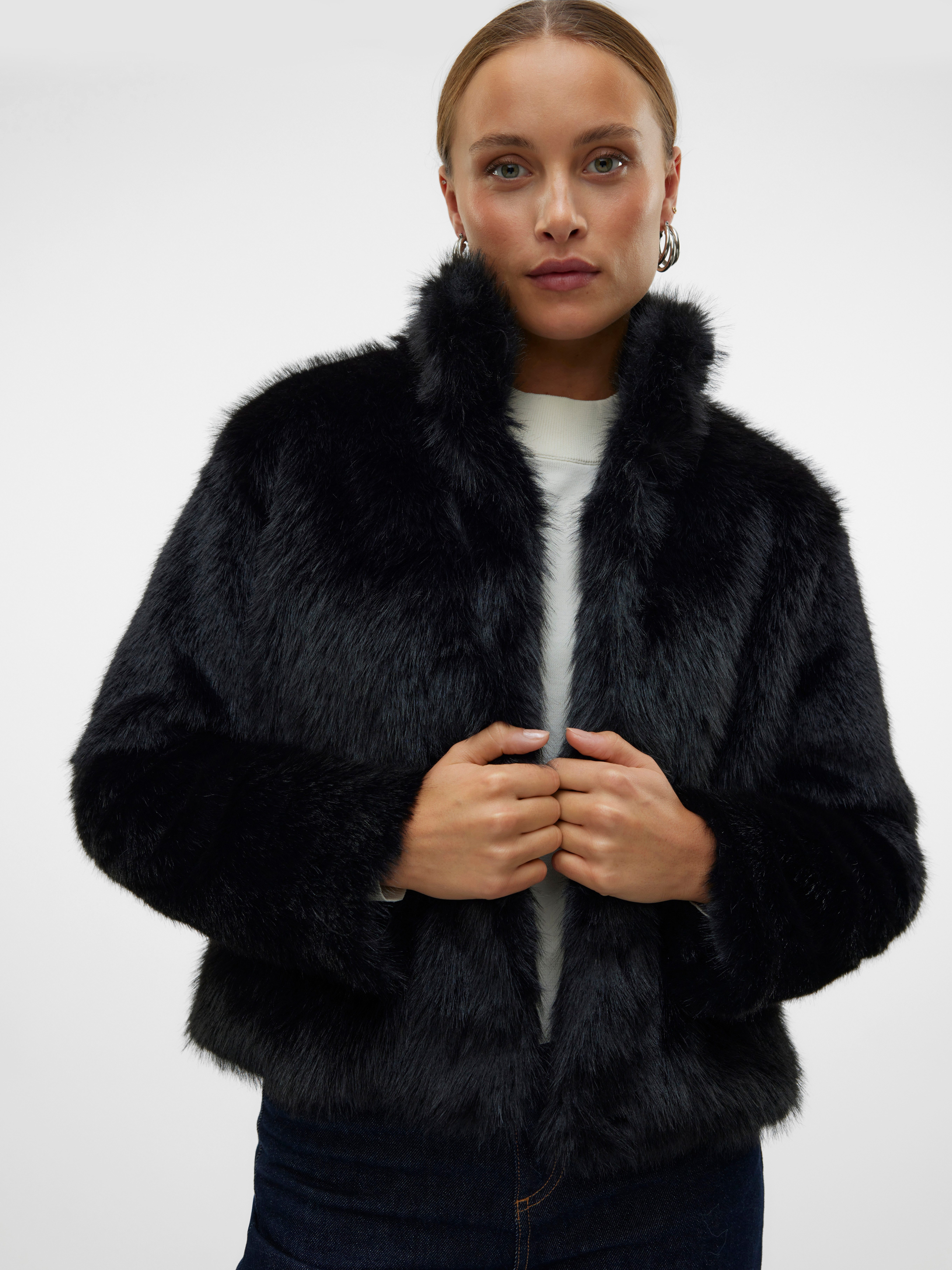 Vero Moda Fellimitatjacke VMMONROE SHORT JACKET NOOS Kunstfaser, Fellimitat, mit Seitentaschen