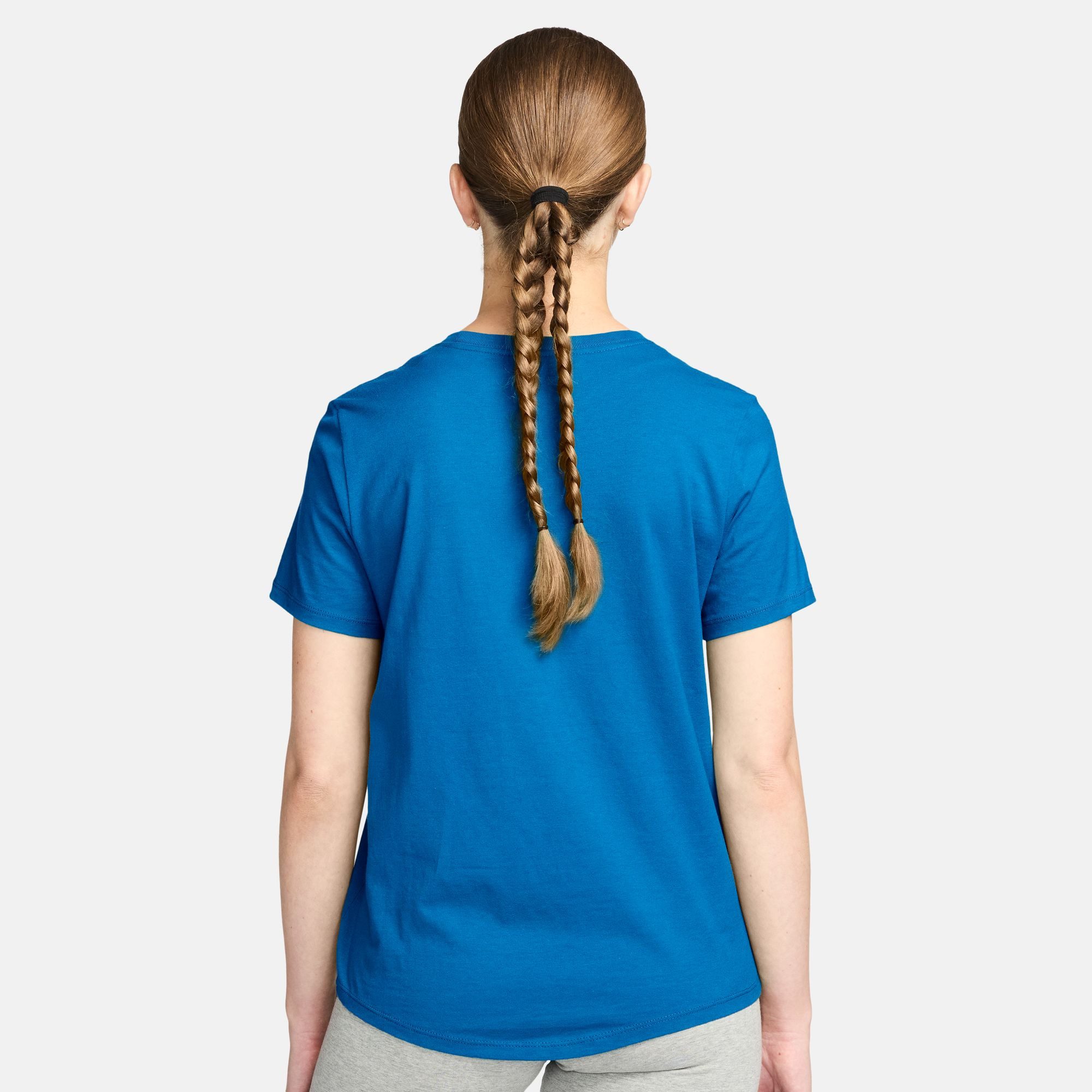 Nike Sportswear T-Shirt W NSW CLUB SS TEE etwas weiterer Schnitt, kürzere L günstig online kaufen
