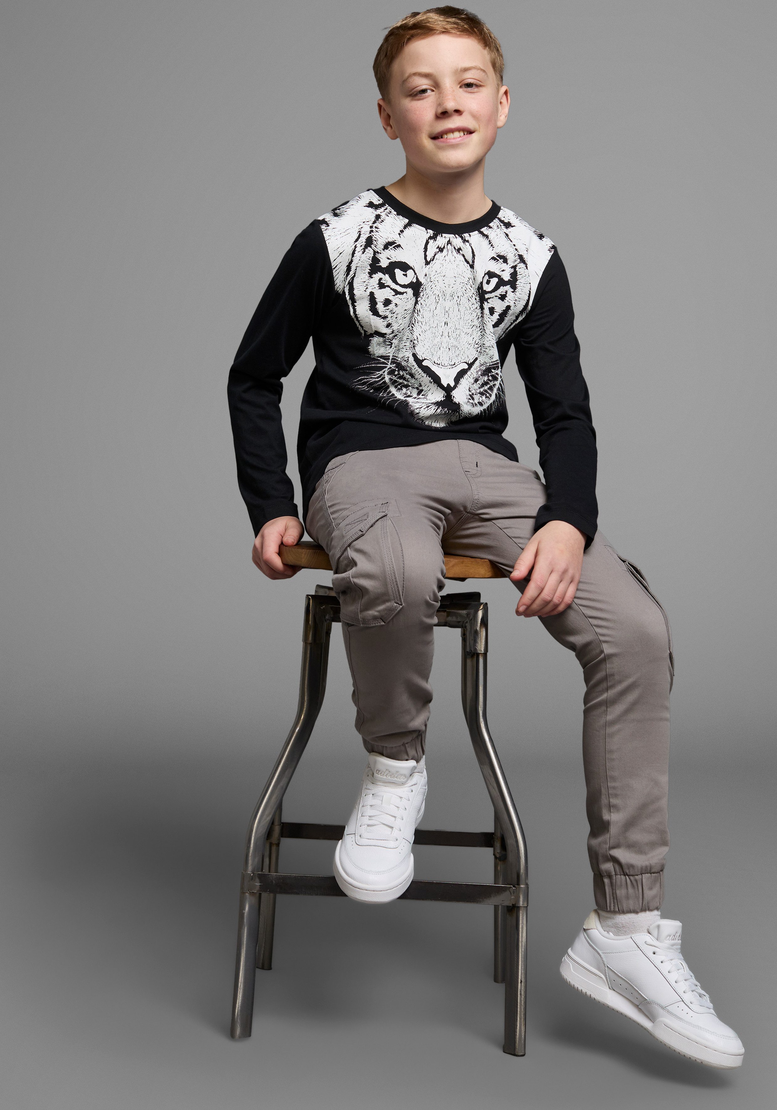 KIDSWORLD Langarmshirt WHITE TIGER Basic Passform, stylischer Druck, Rundhalsausschnitt