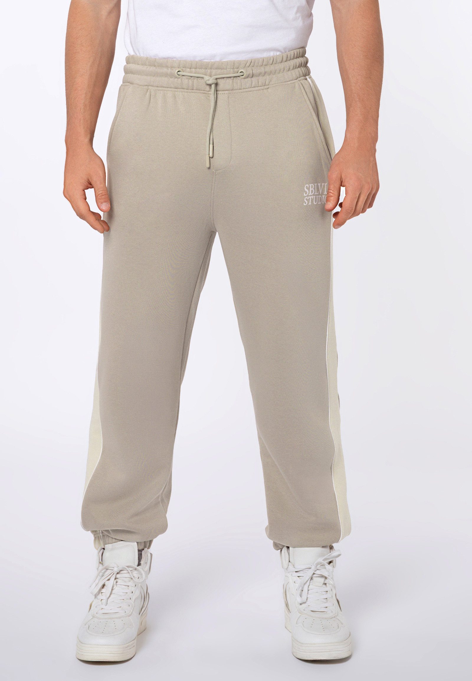SUBLEVEL Jogginghose Sweathose mit Konstrastsreifen Joggpants, Kontrastsreifen, Relaxed Fit, Logoprint