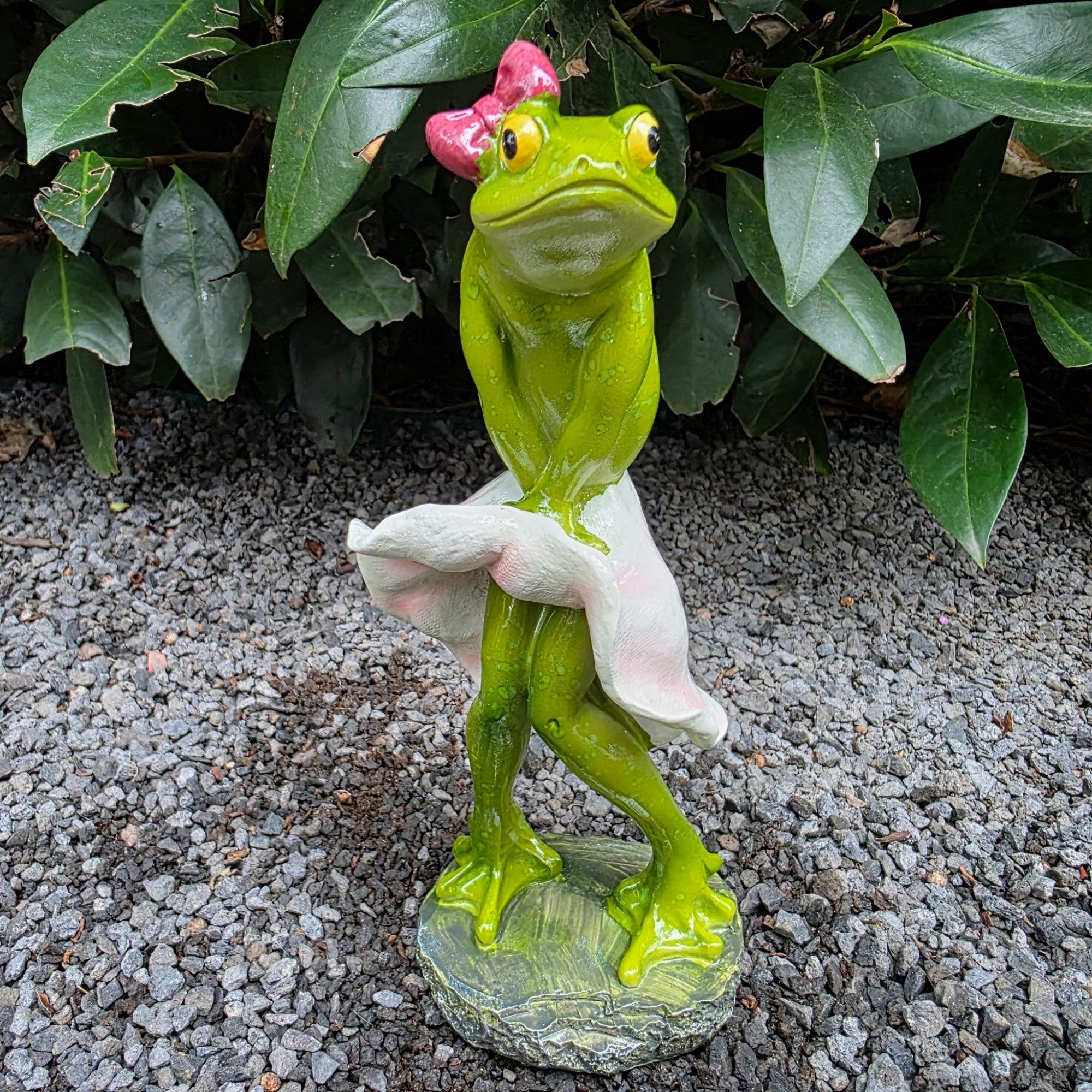 Aspinaworld Gartenfigur Frosch Figur mit Rock 19 cm – für Pflanzfläche