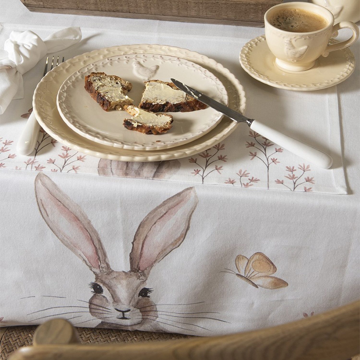 Clayre & Eef Tischdecke Rustic Easter Bunny (1-tlg, 1-teilig), quadratische Tischdecke Mitteldecke ca.100x100cm Baumwolle