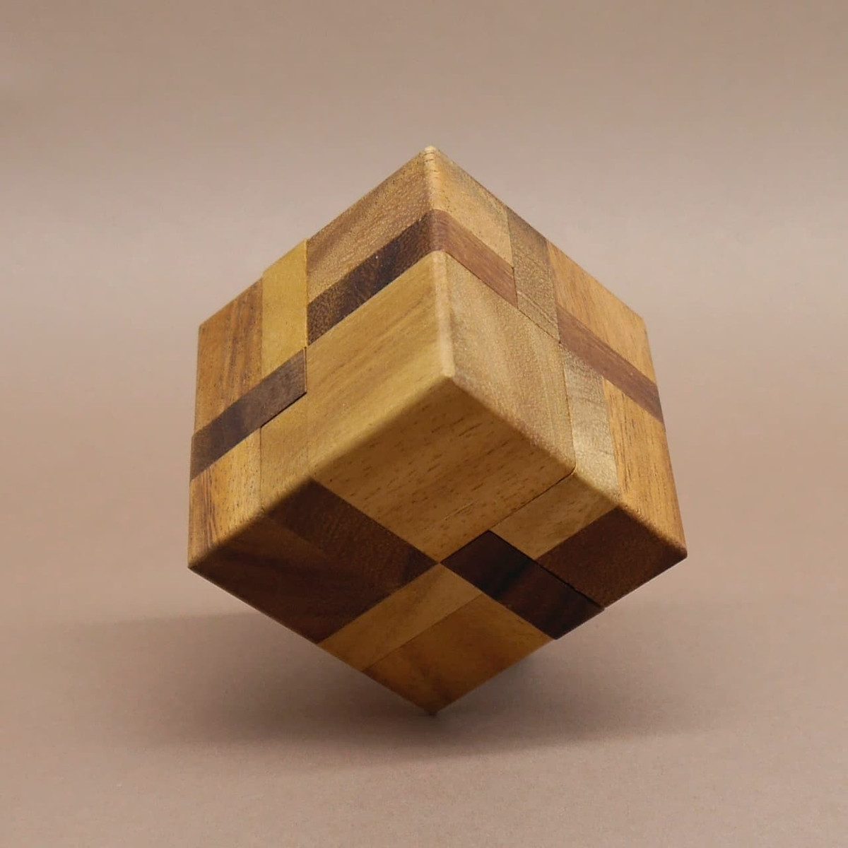 ROMBOL Denkspiele Spiel 6 PIECES IN A CUBE - schönes Geduldsspiel, Knobelspiel, Holzpuzzle