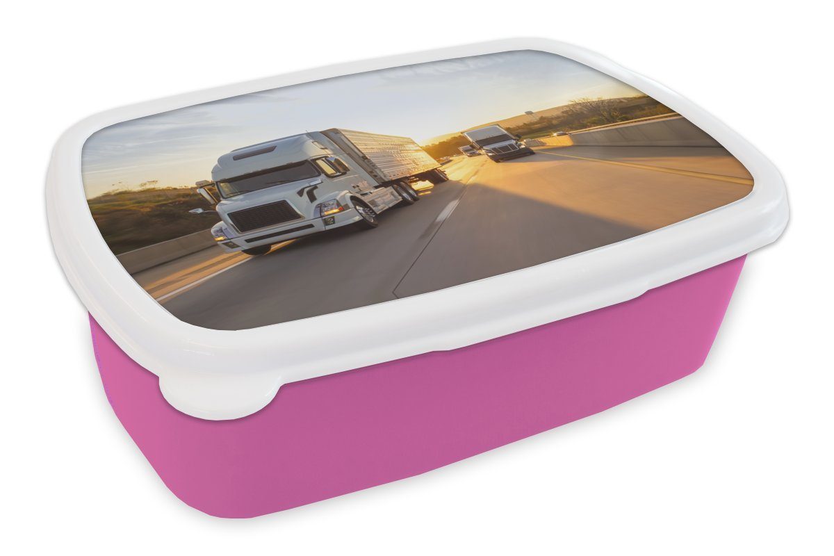 MuchoWow Lunchbox Zwei Lastwagen mit Sonnenuntergang, Kunststoff, (2-tlg), Brotbox für Erwachsene, Brotdose Kinder, Snackbox, Mädchen, Kunststoff rosa