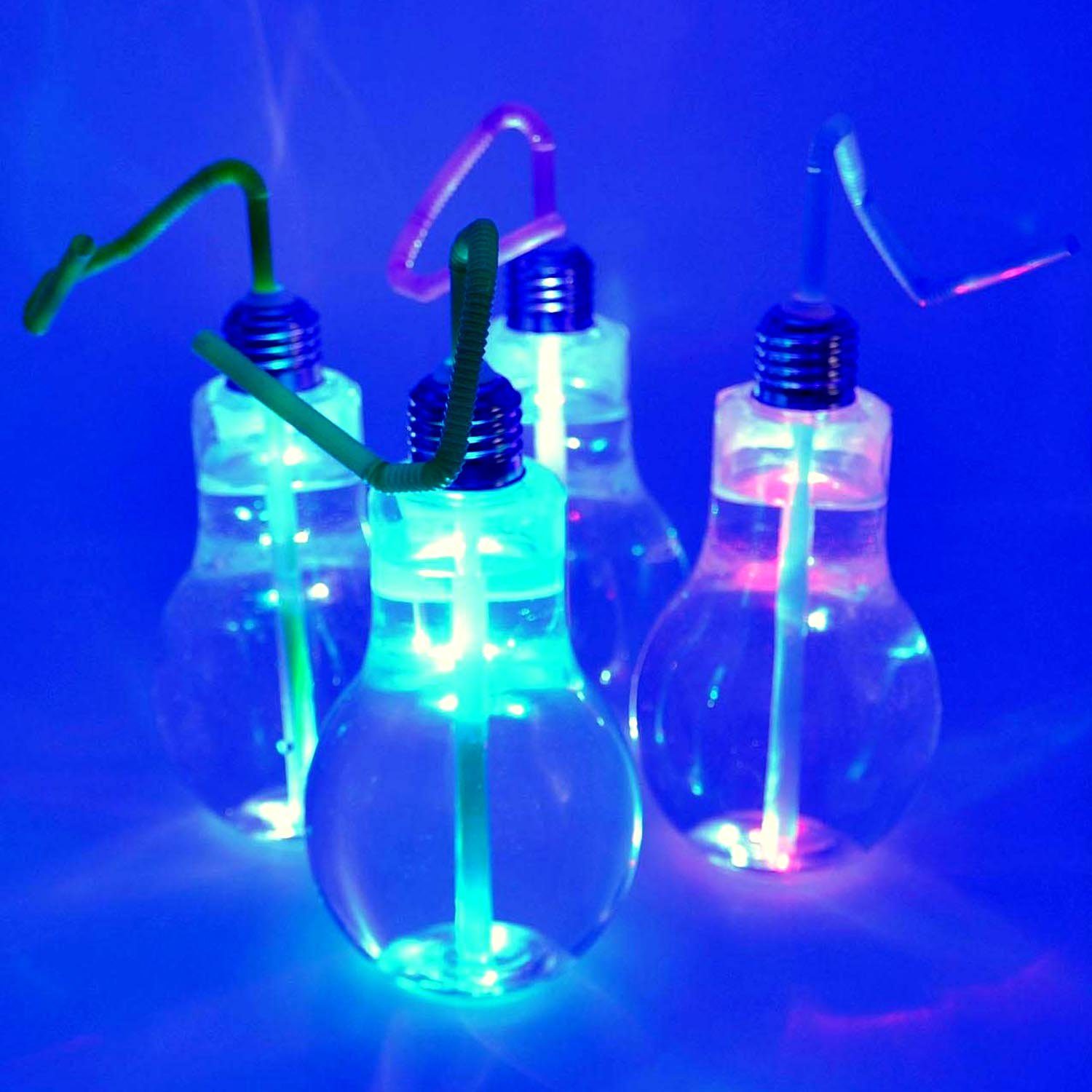 HAC24 Tischleuchte 4er Set LED RGB Trinkglas Glühbirne Partyglas Longdrinkgläser, Beleuchtet, 400 ml, mit Deckel und Strohhalm