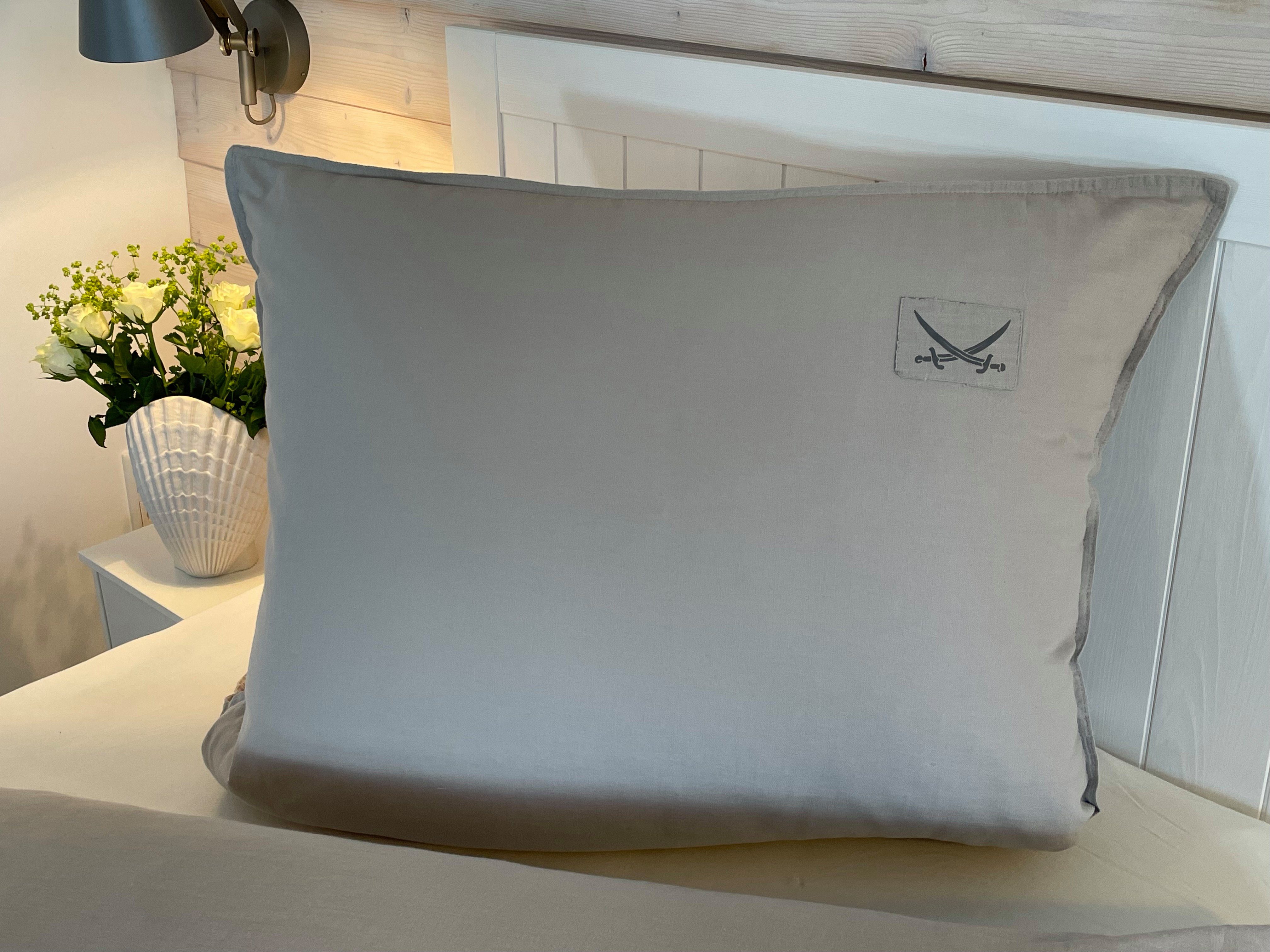 Sansibar Sylt Bettwäsche Sansibar "Leinen Look" (2 tlg), mit modernem Sansibar Logopatch, 100% Baumwolle, 2 teilig, angenehm weich und anschmiegsam, hautfreundlich, pflegeleicht