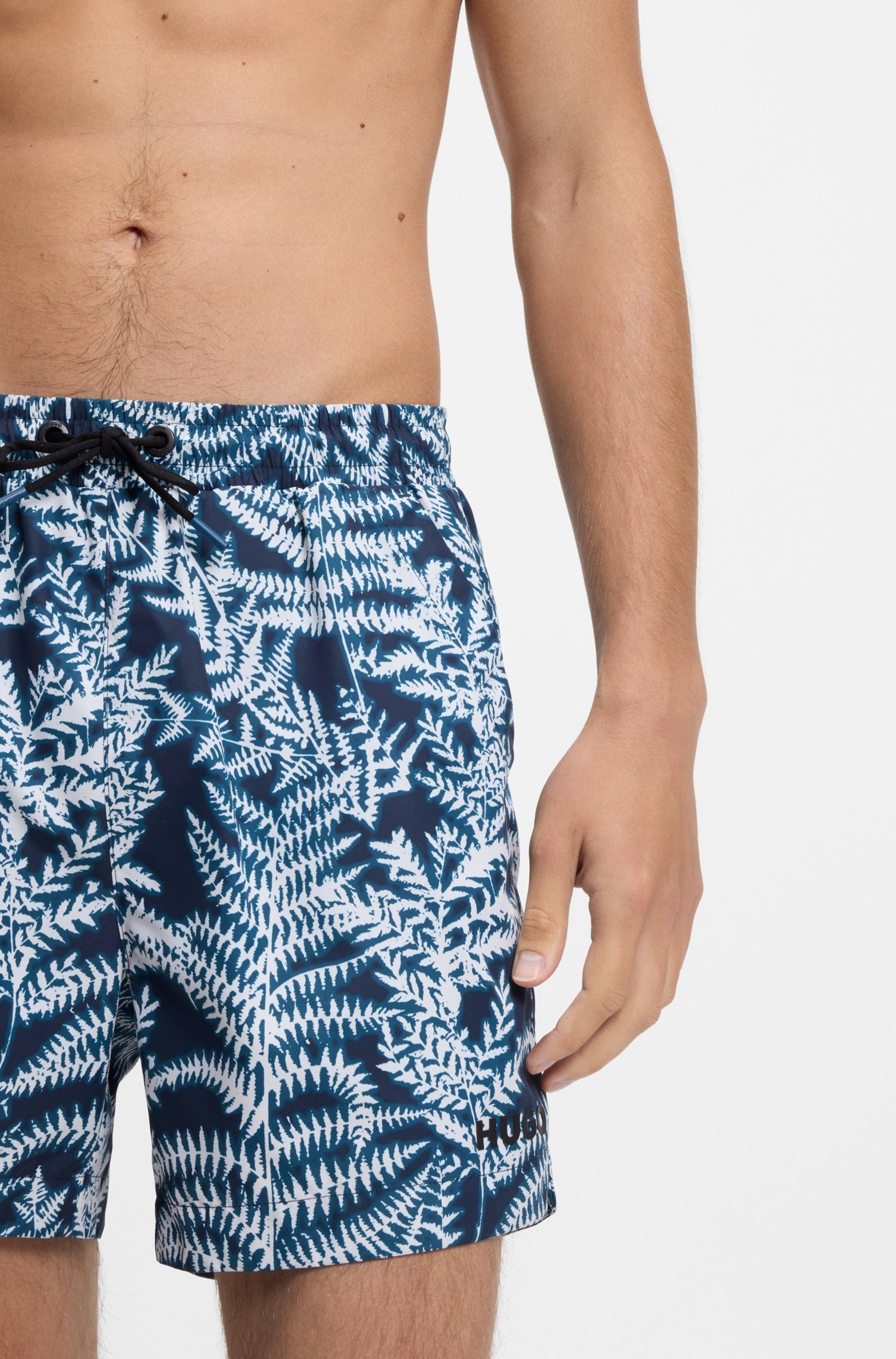 HUGO Badeshorts CALALA mit tropischen Muster
