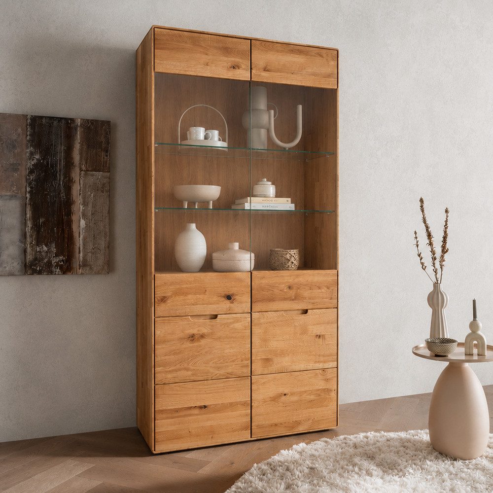 Lomadox Vitrine WISLA-69 Massiv Wildeiche geölt, 100 cm, Griffeinfräsung, Softclose, montiert