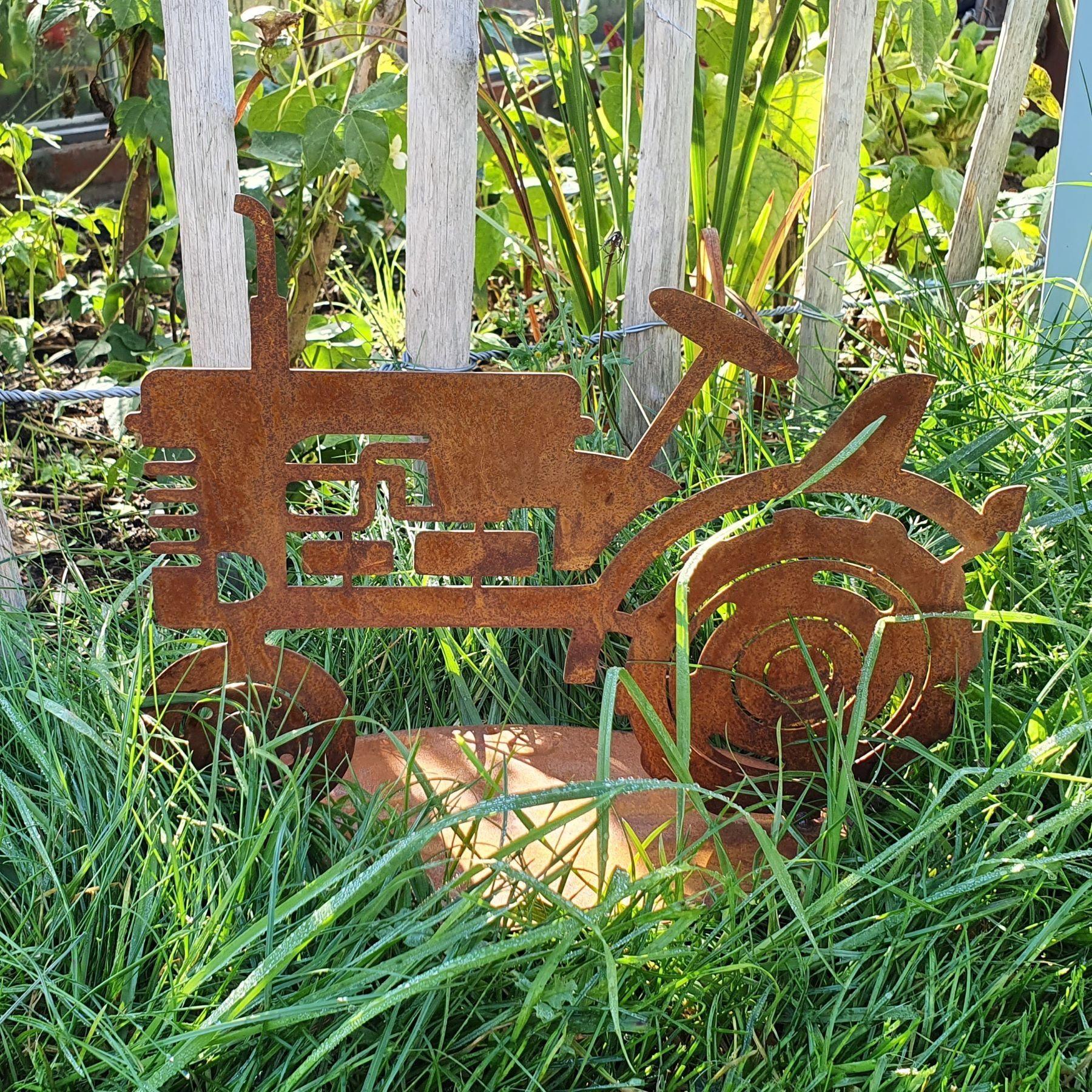 BADEKO Gartenfigur Traktor auf (Stück, Platte, St) 0