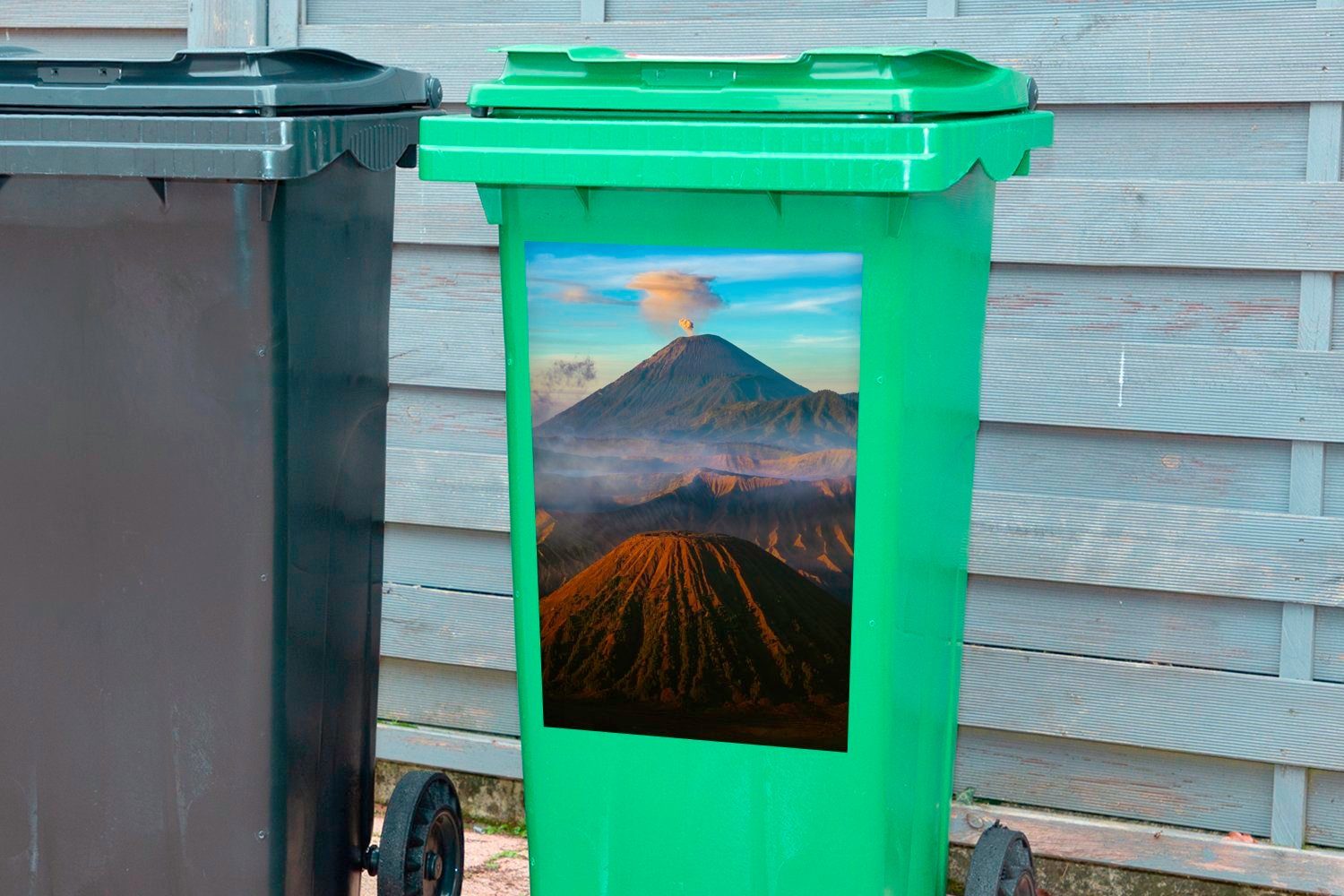 Die Natur Sticker, Abfalbehälter am Wandsticker (1 MuchoWow Mülltonne, Container, Mülleimer-aufkleber, Vulkan St),