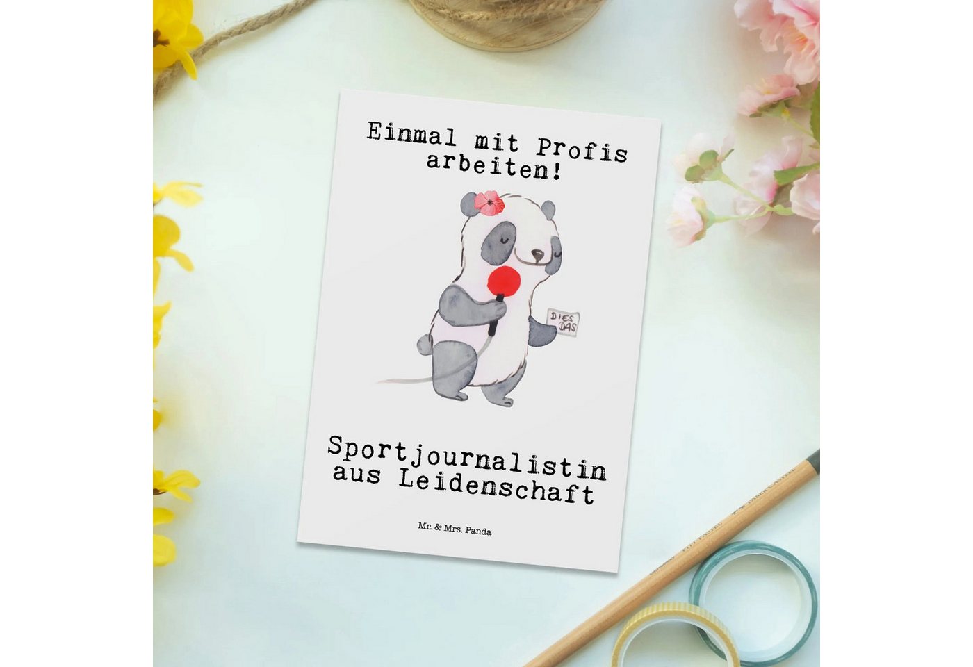 Thumbnail - Mr. & Mrs. Panda Postkarte Sportjournalistin Leidenschaft - Weiß - Geschenk, Kollege, Firma, Kar, Liebevolles Design