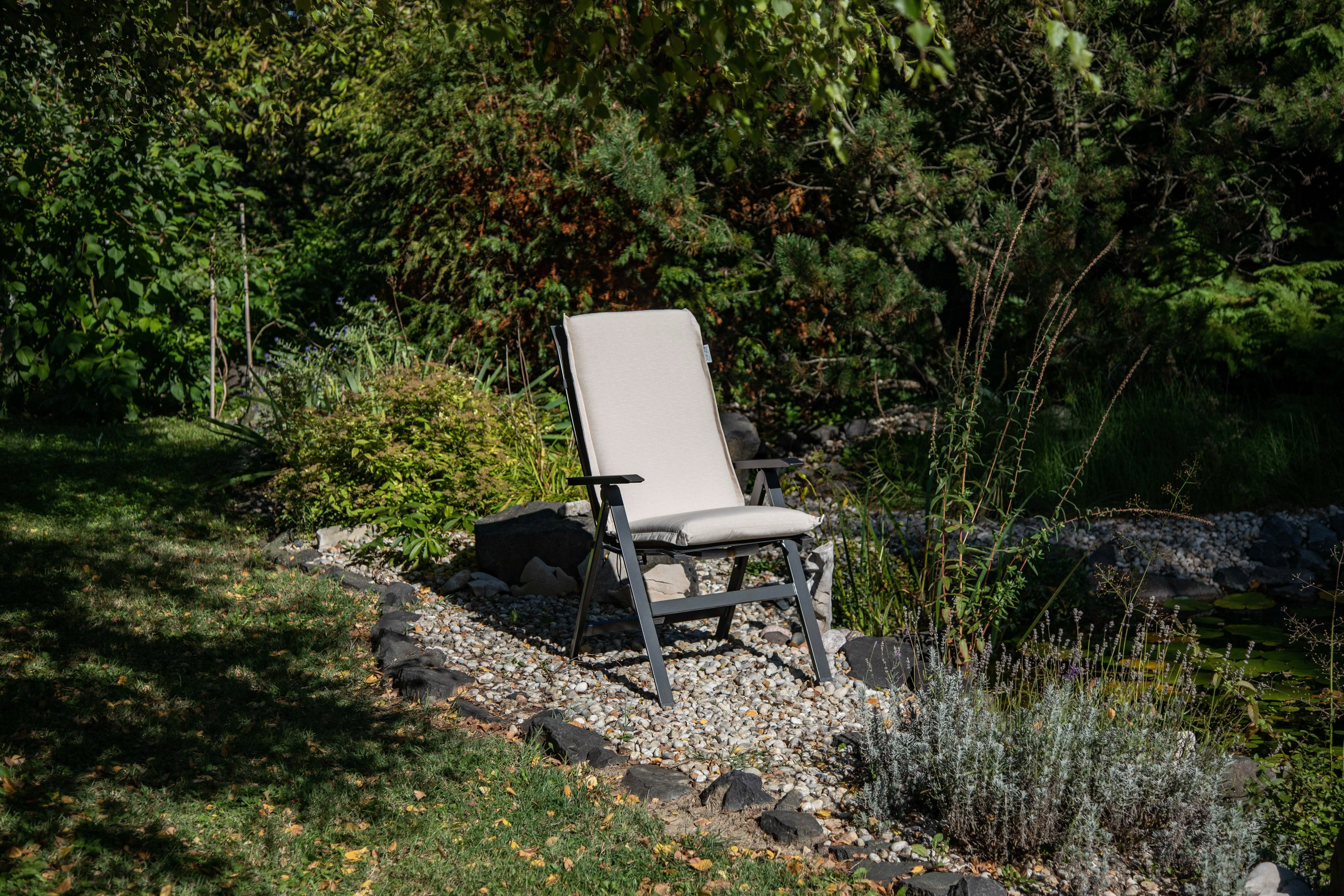 beo Hochlehnerauflage Gartenstuhlauflage Hochlehner mit Reißverschluss, Sitzkissen, (Spar-Set, 4 Auflagen), Stuhlkissen, Sitzauflage, atmungsaktiv, pflegeleicht, strapazierfähig
