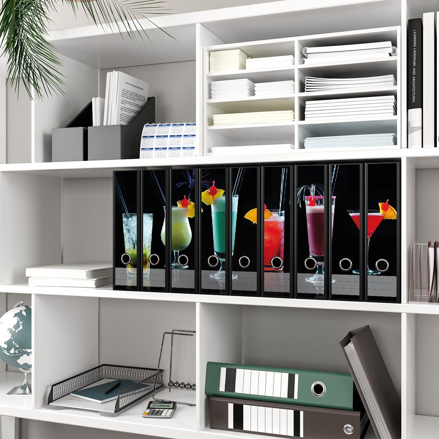 Thumbnail - Wallario Etiketten Bunte Cocktails vor schwarzem Hintergrund, Ordnerrücken-Sticker in verschiedenen Ausführungen