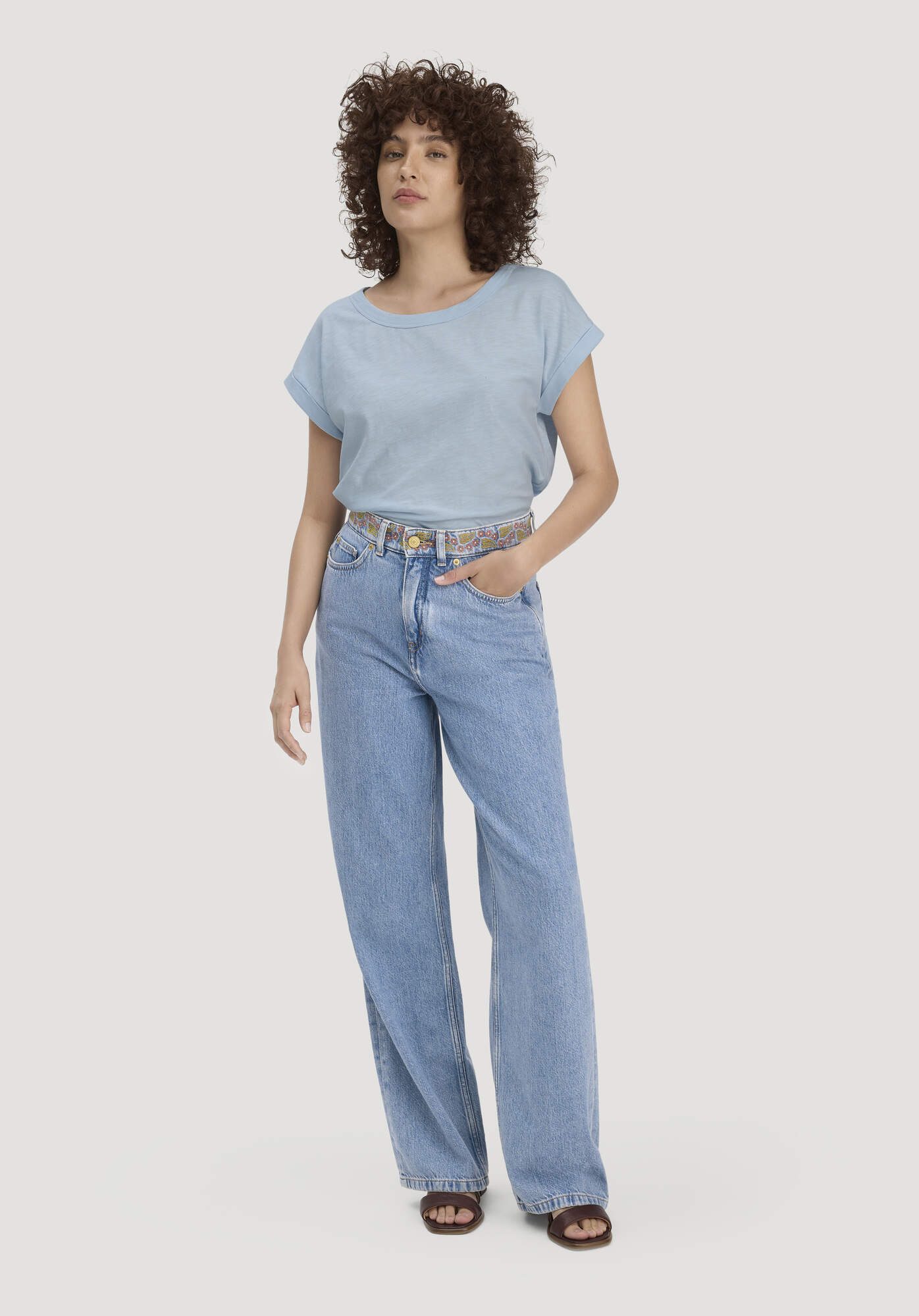 Hessnatur Bequeme Jeans aus Bio-Baumwolle mit TENCEL™ Lyocell (1-tlg) aus Bio-Baumwolle mit TENCEL™ Lyocell