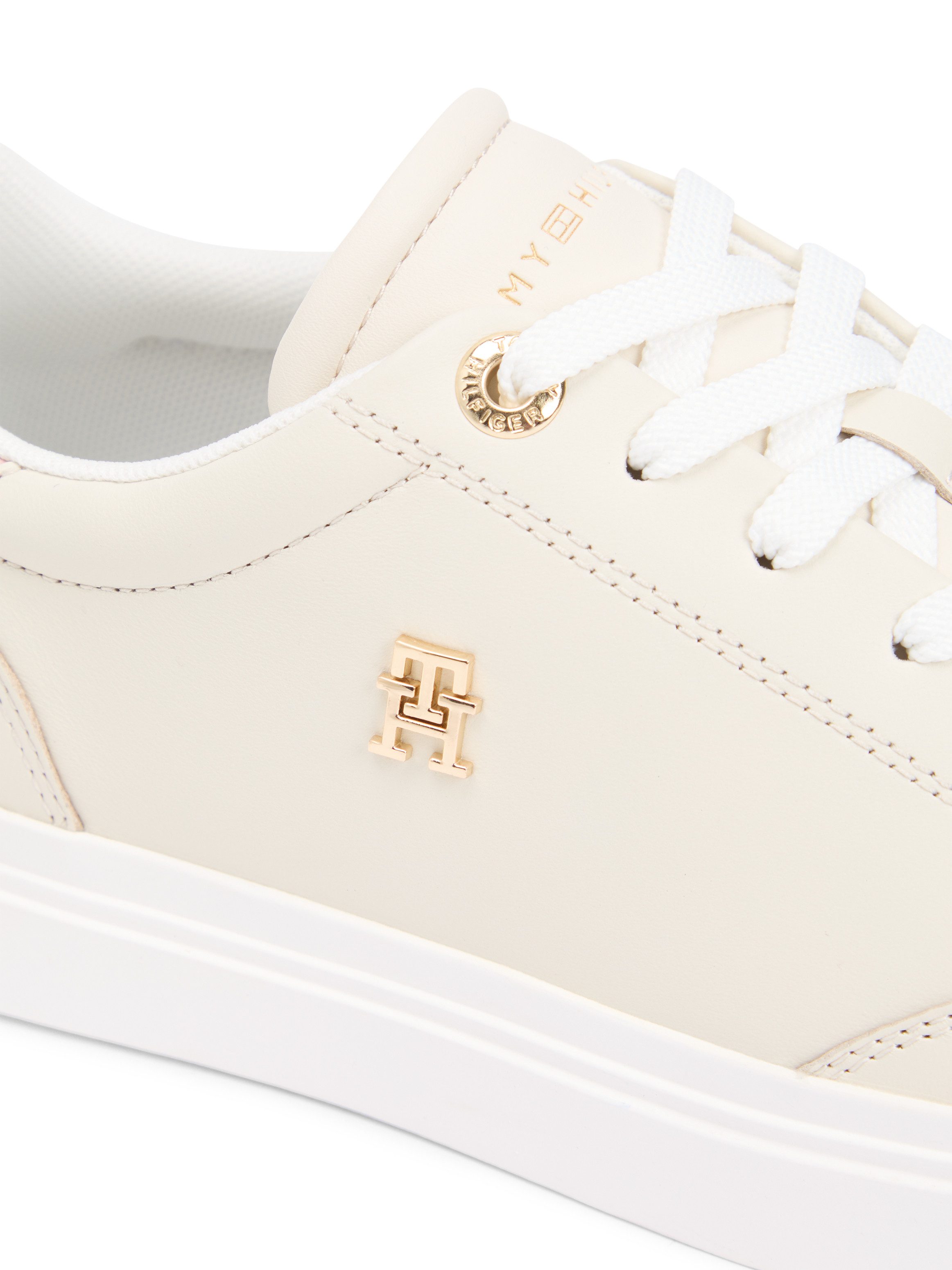 Tommy Hilfiger TH CHIC CUPSOLE Plateausneaker Freizeitschuh, Halbschuh, Schnürschuh mit goldfarbenem TH-Logo