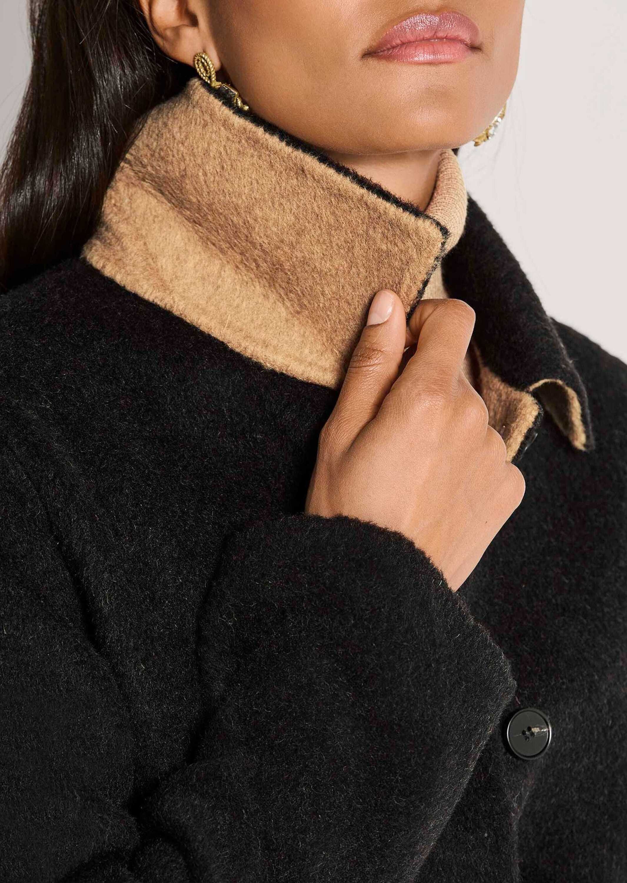 MADELEINE Outdoorjacke Doubleface-Jacke in kastiger Form Lässiger Einreiher mit klassischem Hemdkragen – Bild 4 von 5