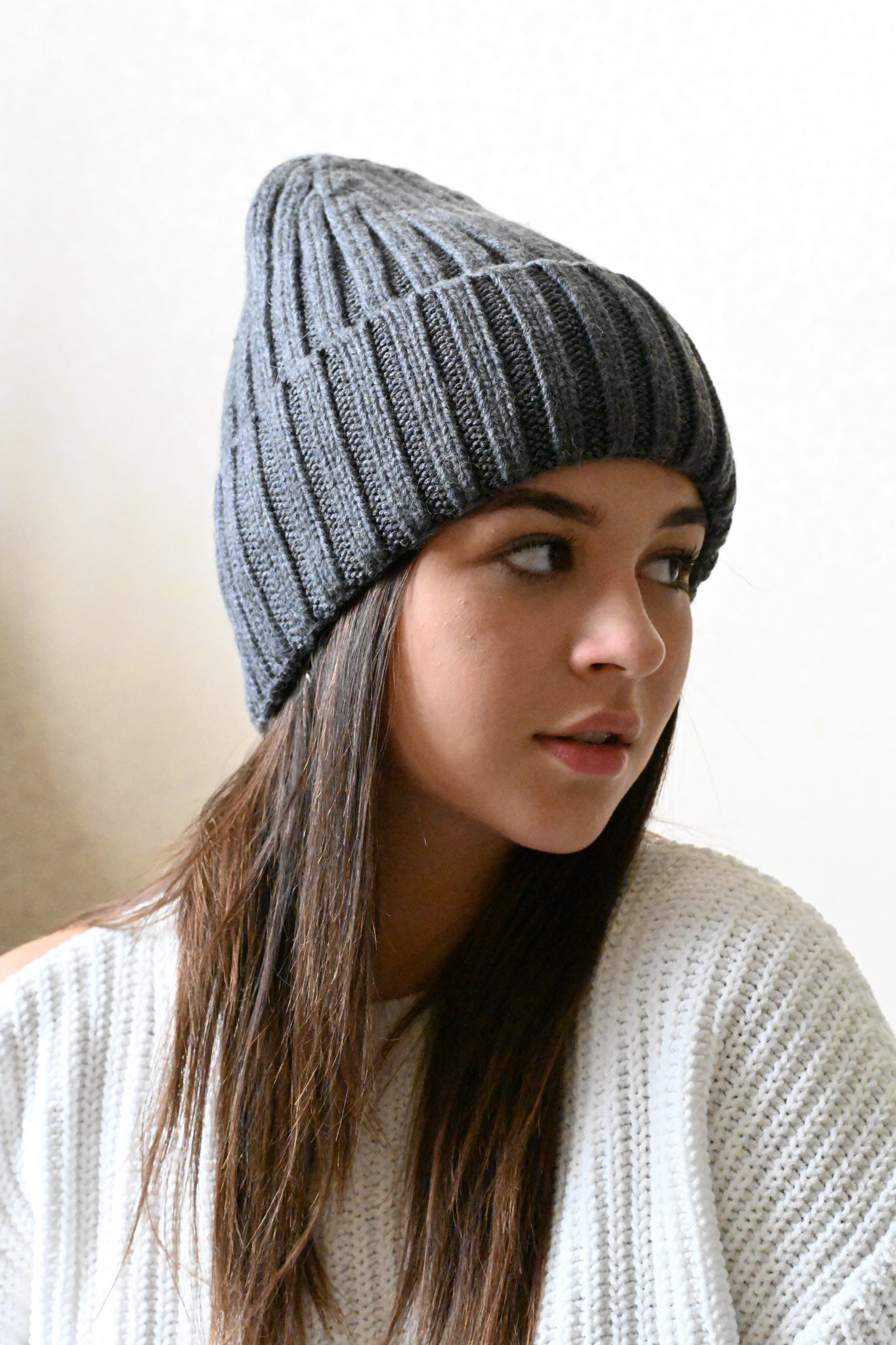 Runde Perlé Beanie warme Wintermütze 100% Merinowolle dunkelgrau Beanie aus reiner, extrafeiner Merinowolle mit Umschlag