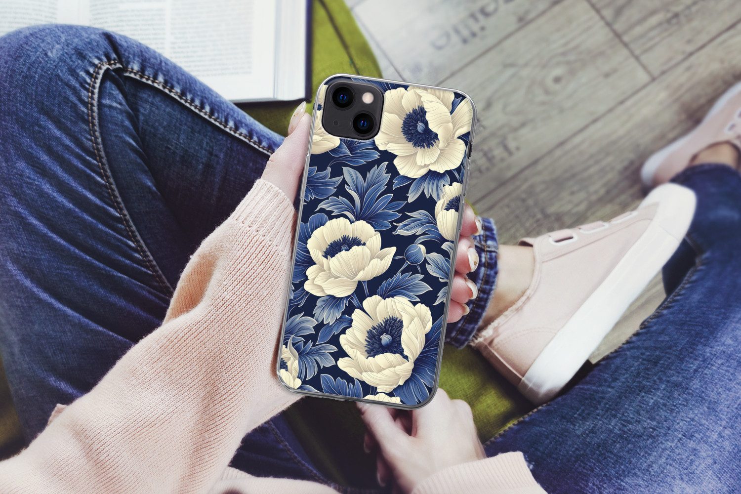 MuchoWow Handyhülle für Apple iPhone 13 mini Blumen - Muster - Blau - Weiß, Smartphone-Bumper, Print, Handy Schutzhülle Dünn