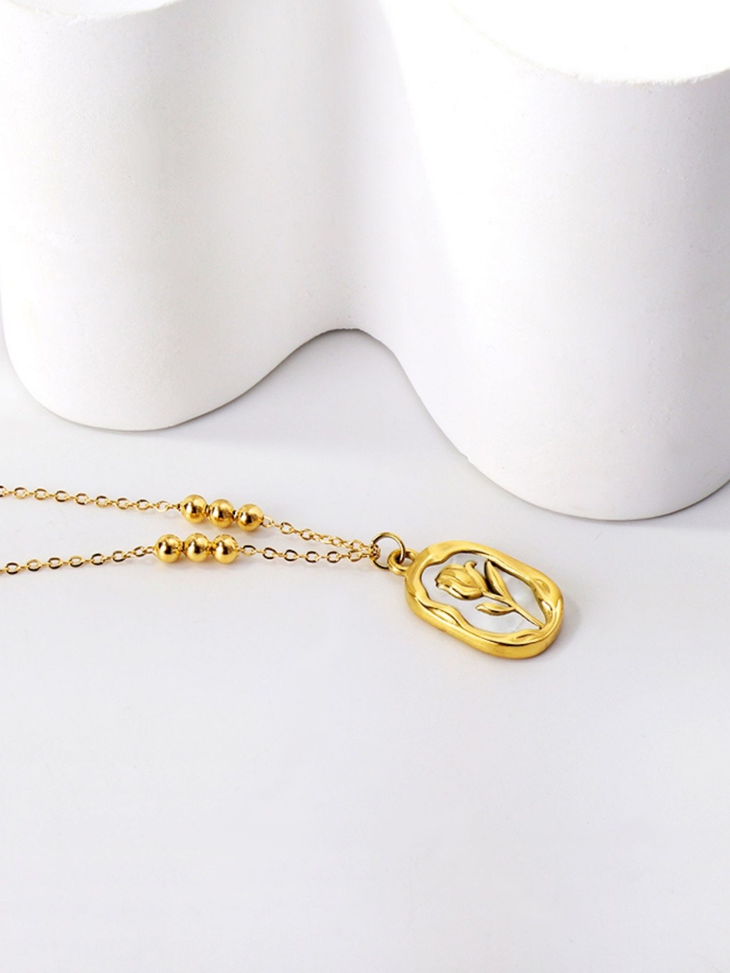 BS Schmuckdesign Kette mit Anhänger Halskette Damen Rose Perlmuttoptik Anhängerkette vergoldet (inkl. Geschenkbox), 18K vergoldet, hypoallergen & wasserfest – Bild 4 von 5