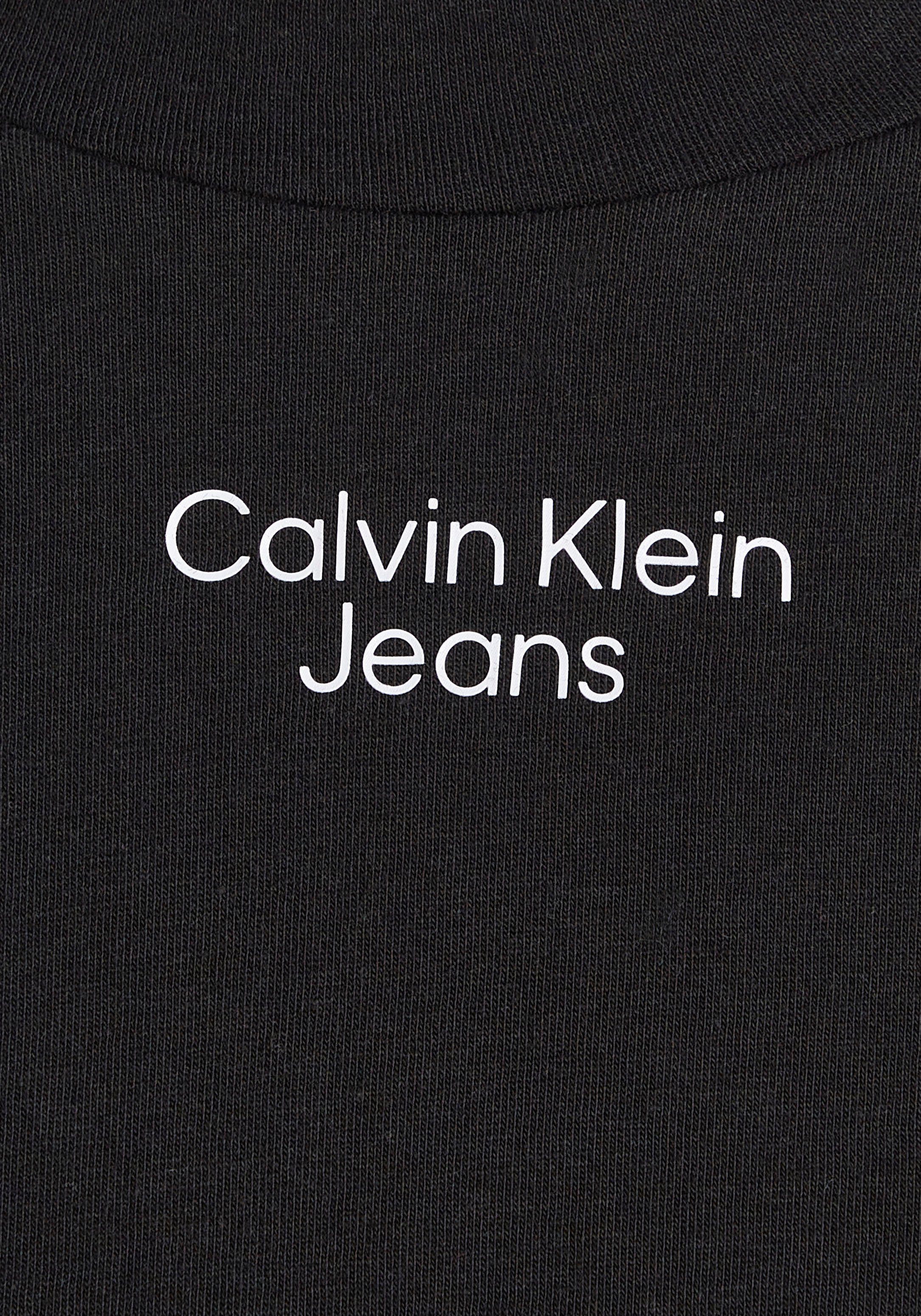 Jeans Black LOGO Klein dezentem TEE Calvin Klein mit Calvin STACKED MODERN Ck T-Shirt STRAIGHT Jeans Logodruck