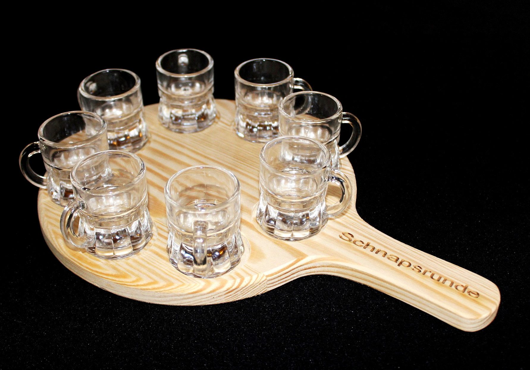 DanDiBo Schnapsglas Schnapsrunde 20 cm mit Gravur und 8 Gläser Schnapsbrett Leiste, Holz, Schnapslatte