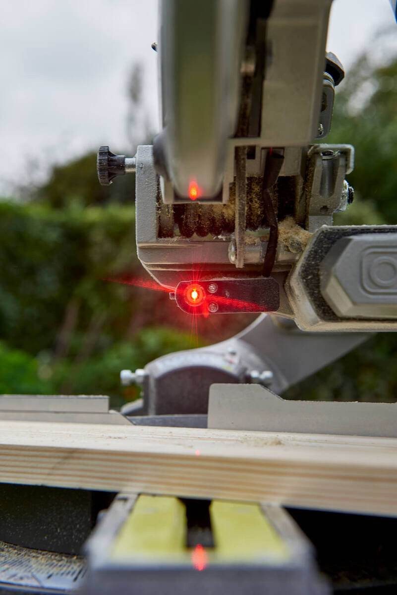 RYOBI Kapp- und Gehrungssäge Akku-Kapp-, Gehrungssäge ONE+ 18V ohne Akku, Ladegerät R18MS216-0