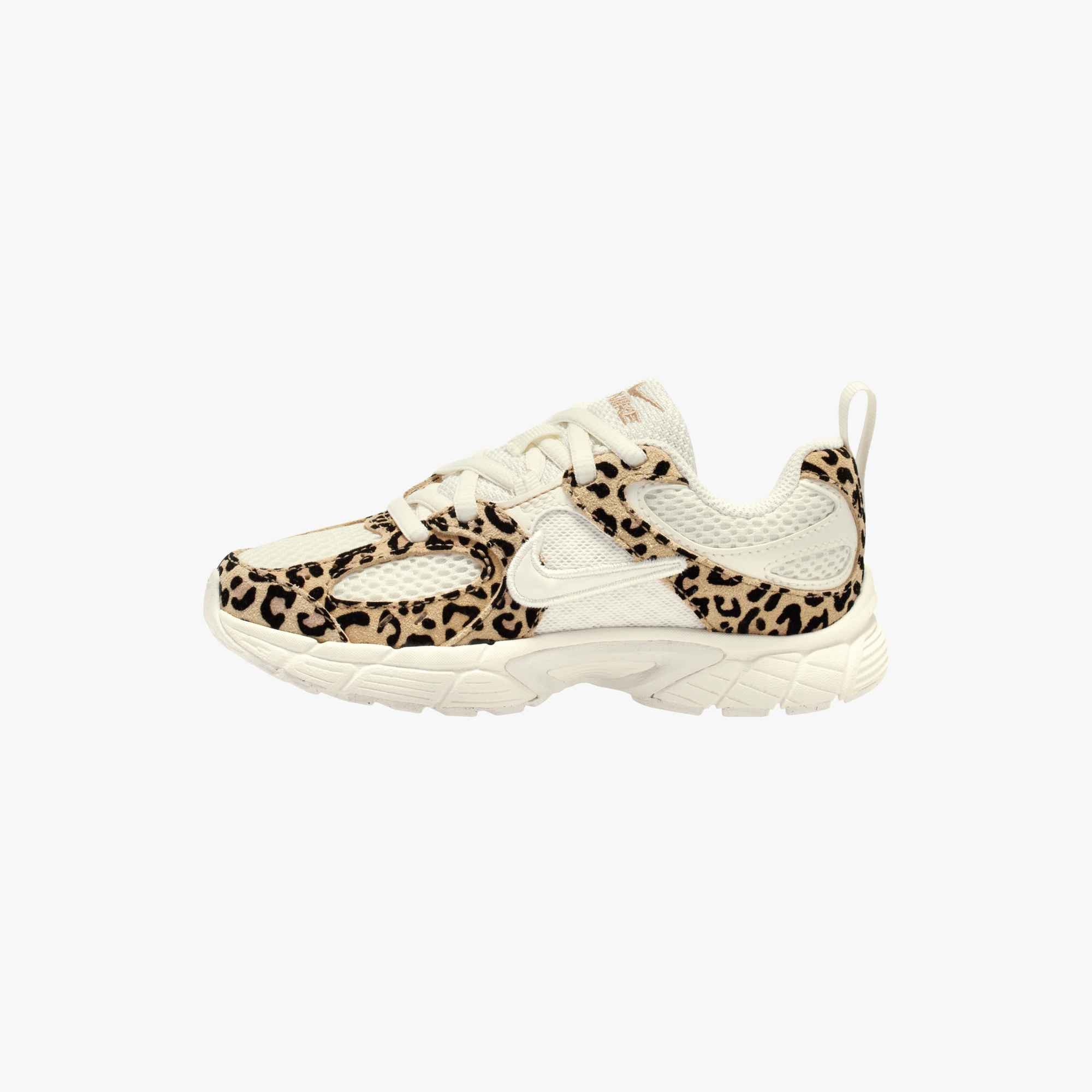 Nike Sportswear V5 RNR Sneaker (für Kinder) inspiriert vom Design des Y2K Nike Vomero 5