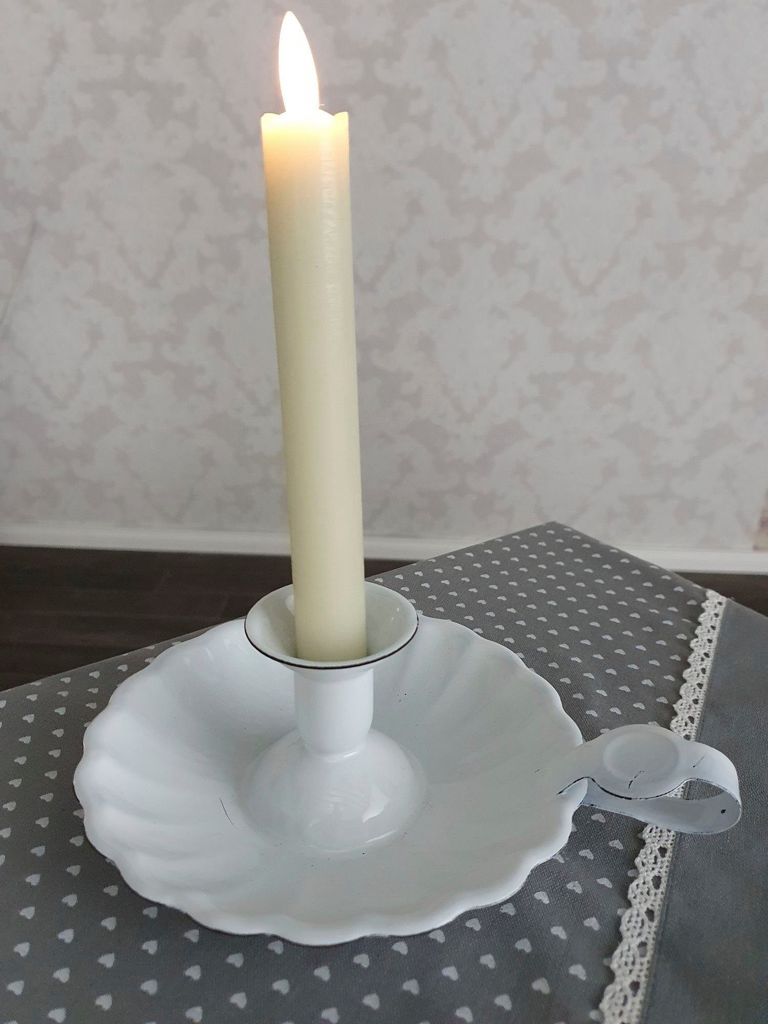 Ambiente Haus Kerzenständer Kerzenhalter aus Emaille in Antikweiß (1 St), mit Tropfschale und Schlaufgriff