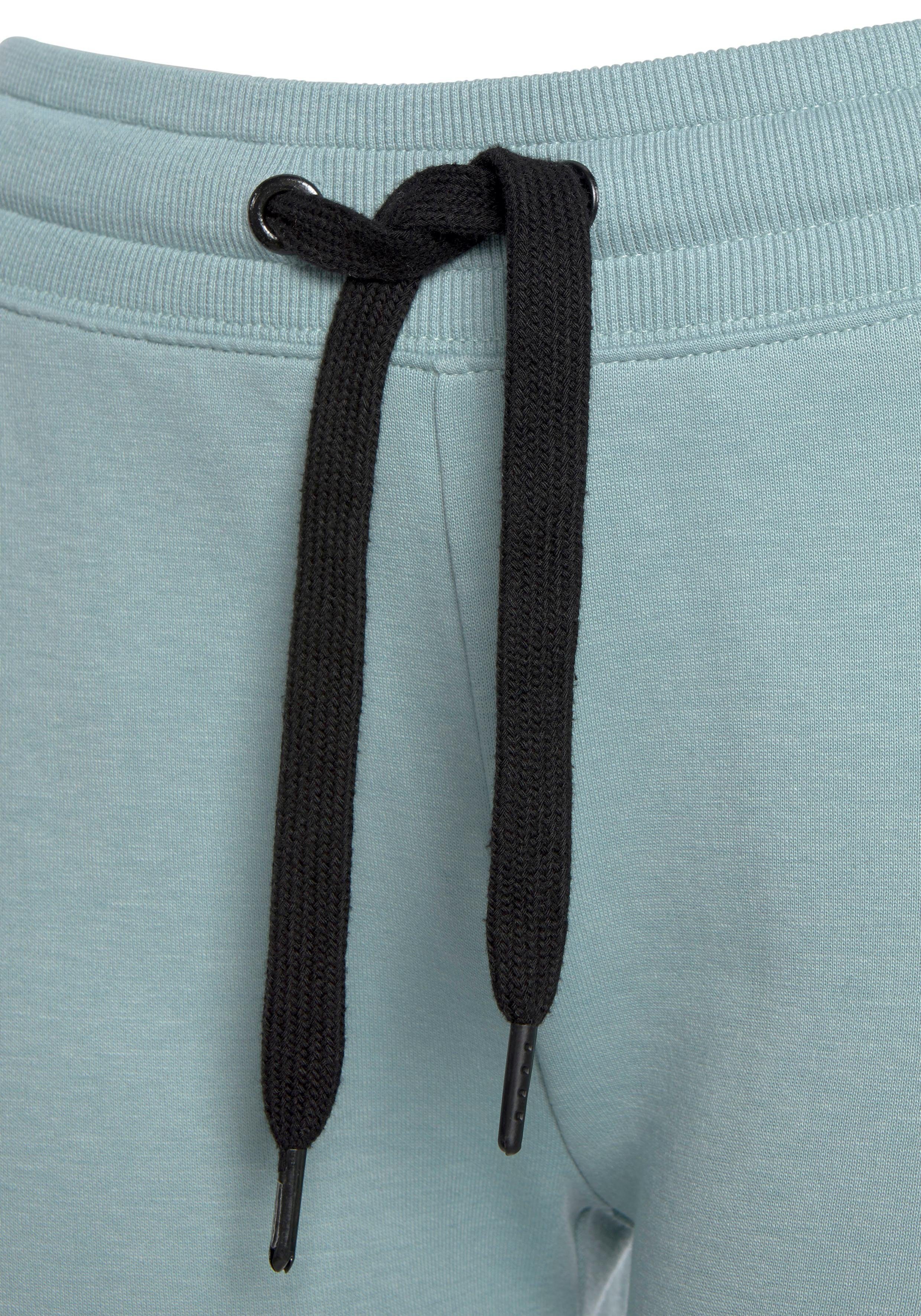 Relaxshorts mint-schwarz Loungewear mit Seitenstreifen, Loungewear Bench.