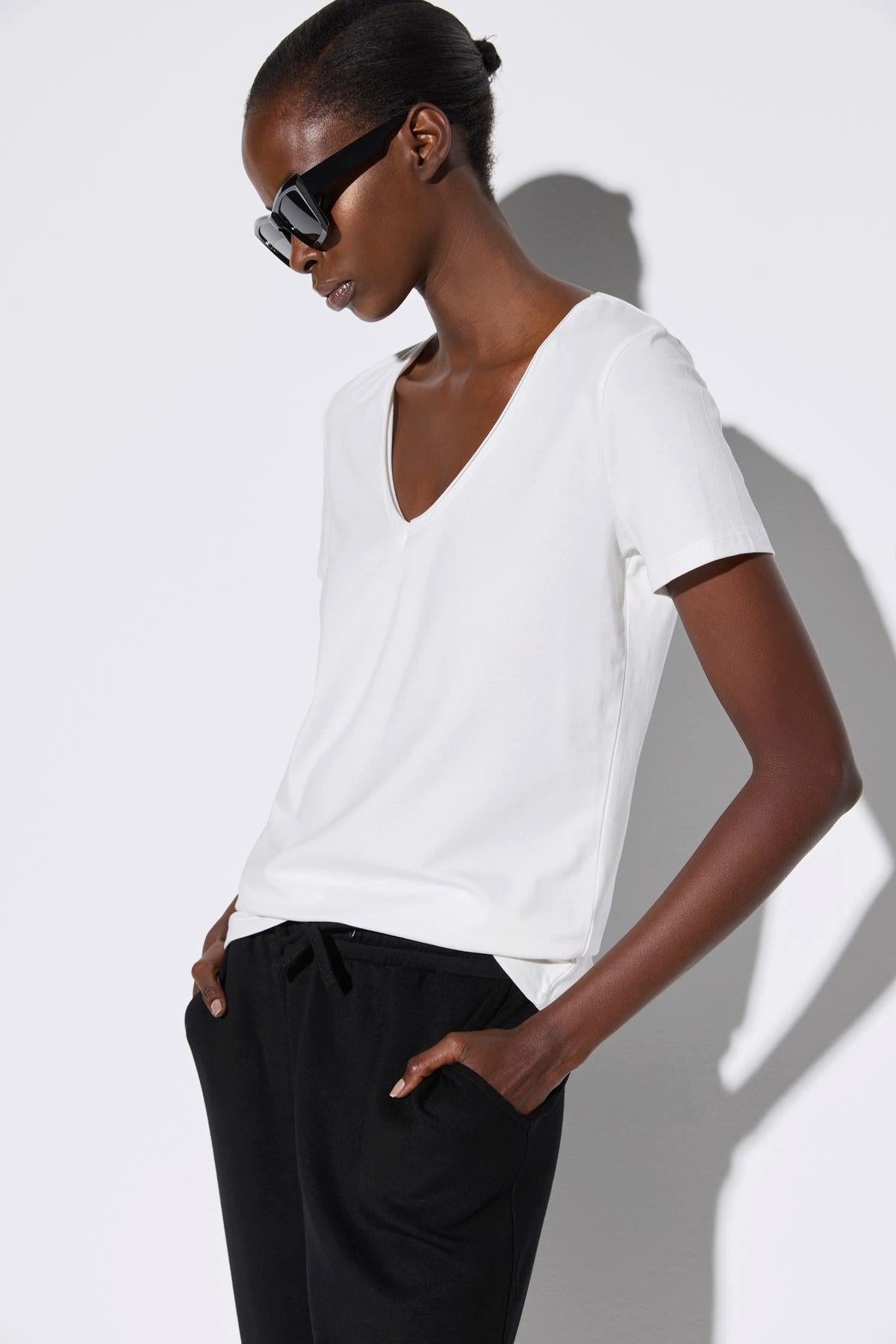 T-Shirt Basic-T-Shirt mit V-Ausschnitt und kurzen Ärmeln