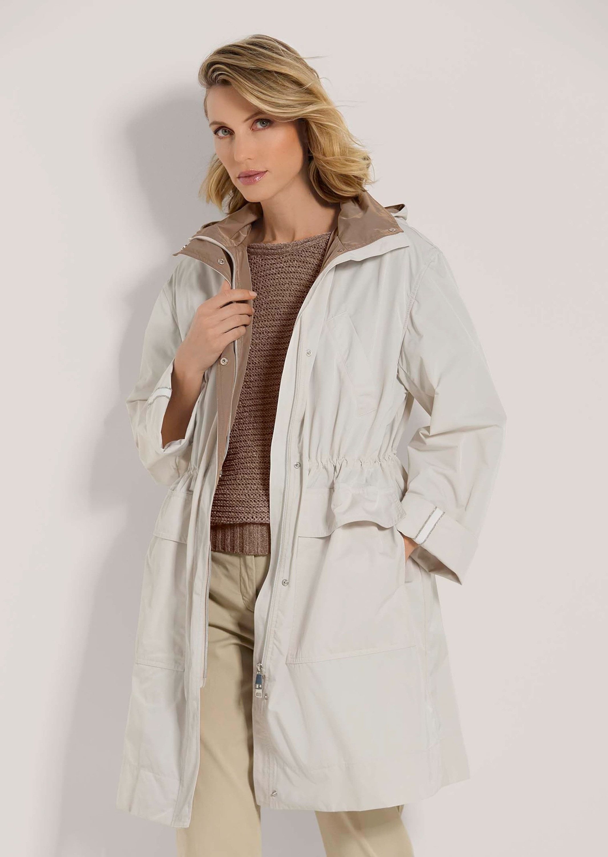 MADELEINE Outdoorjacke Longjacke mit abnehmbarer Kapuze Unifarbenes Design mit hohem Stehkragen und verdecktem Zipper