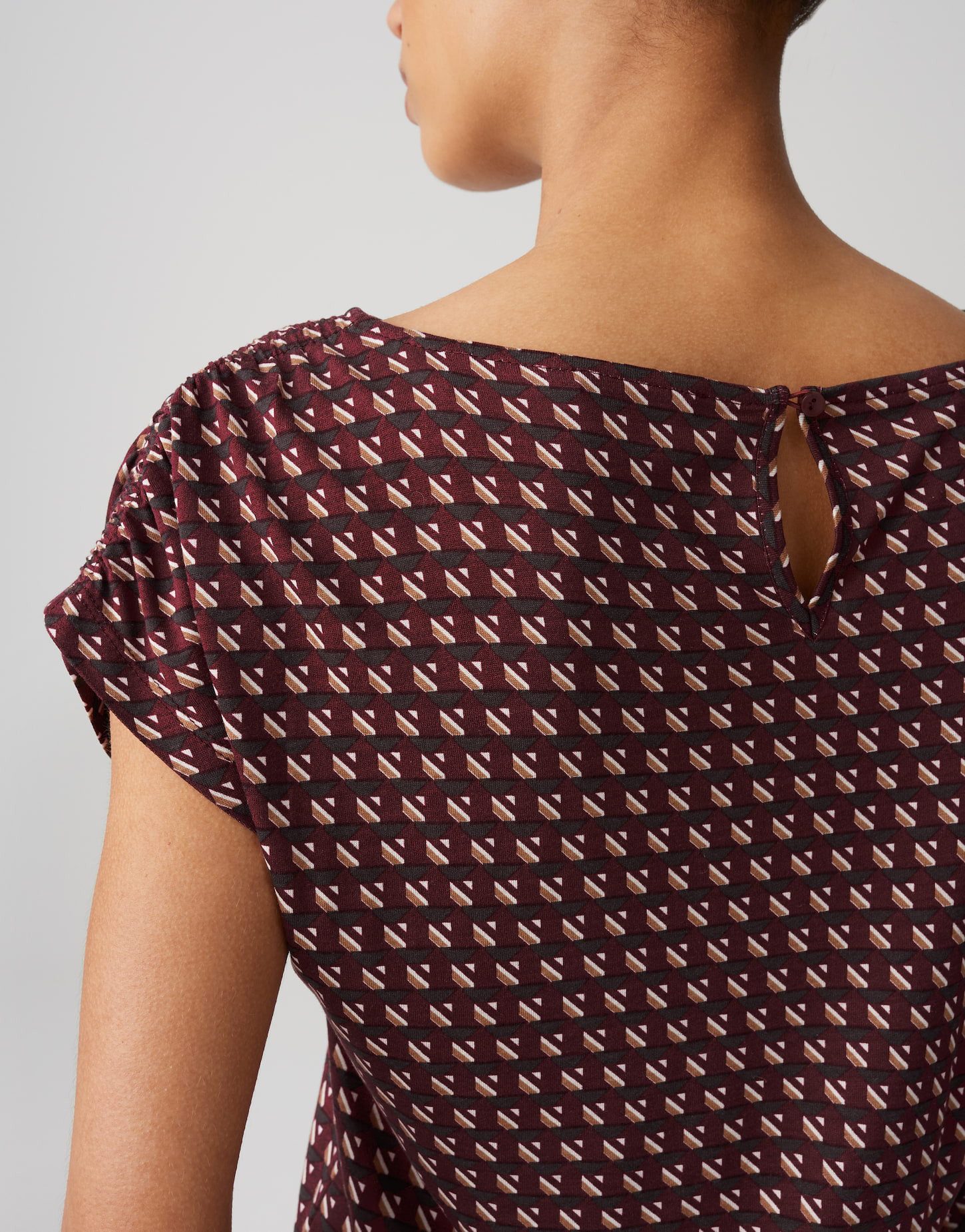 OPUS Print-Shirt SEKADI MINIMAL aus fließender Viskose