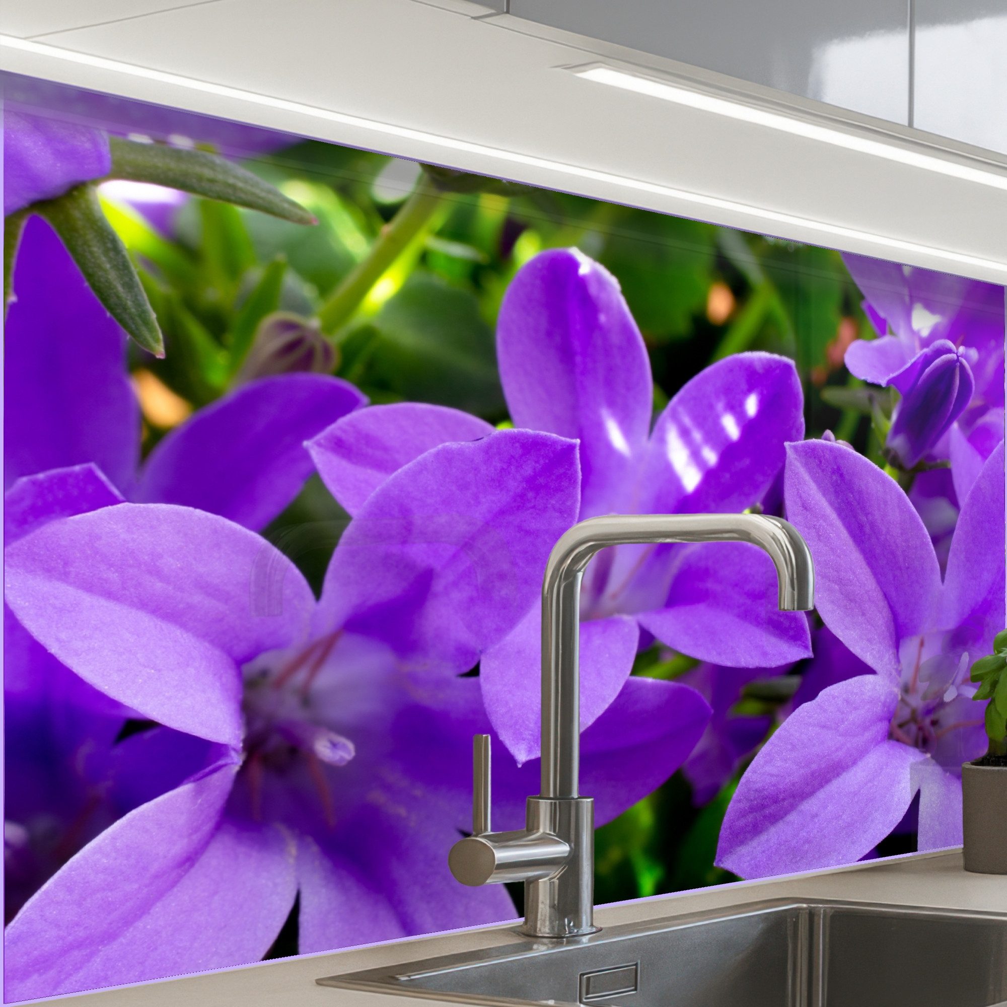 KitchenYeah Küchenrückwand Muster selbstklebend (keine Folie) Blumen - Lila - Natur, (1-tlg), Spritzschutz, Küche, Rückwand, Küchenwand, Küchenfront, 30x20 cm