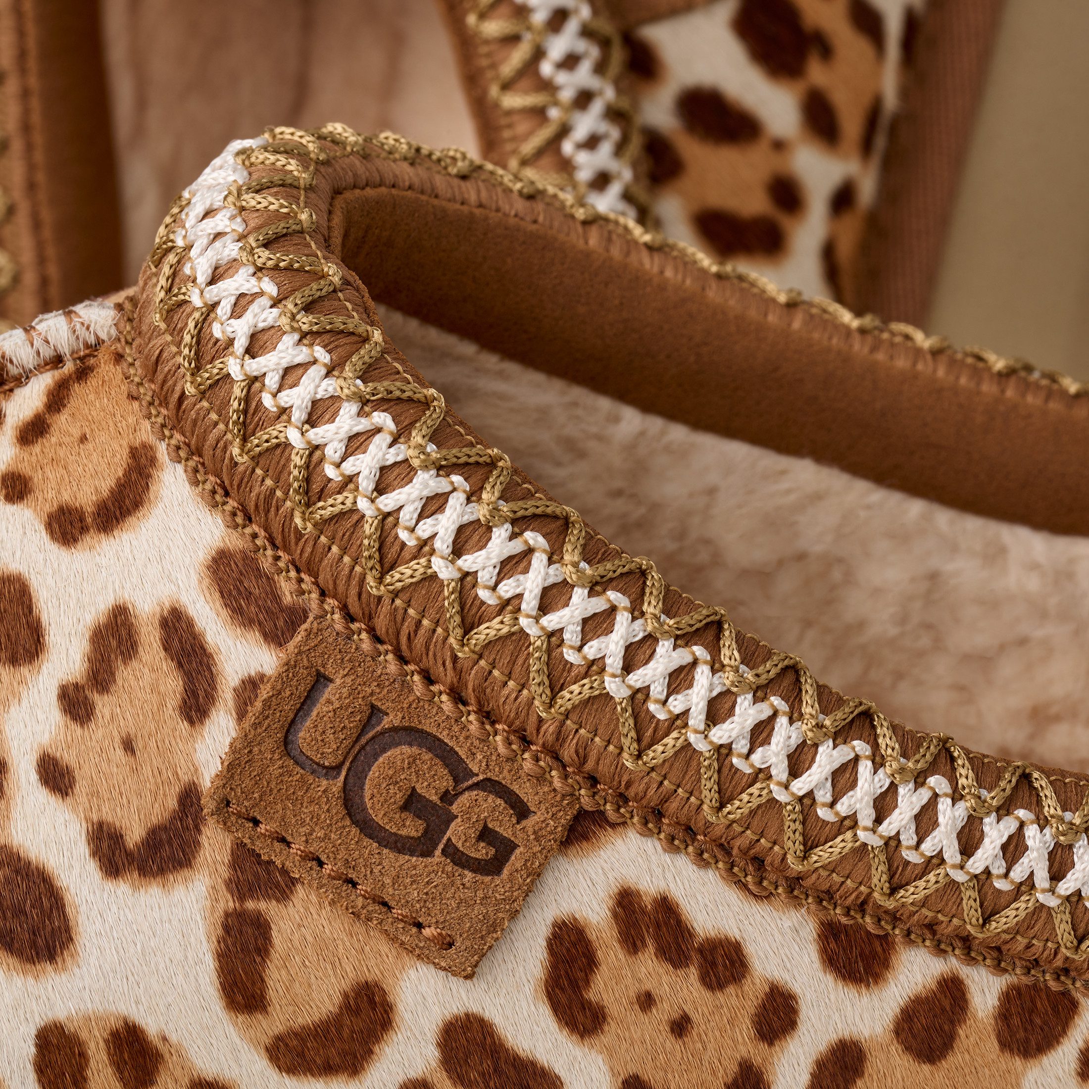 UGG TAZZ PLAINS Clog Schlupfschuh, Clog, Mule mit Anziehlasche günstig online kaufen