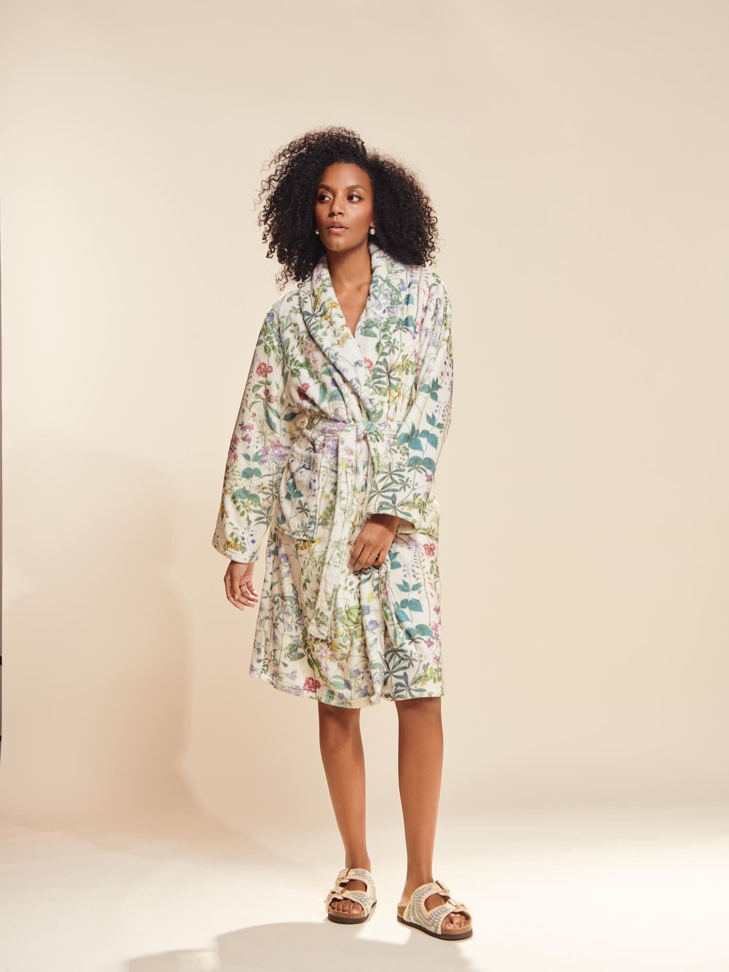 Essenza Damenbademantel Steff Augustine, Midilänge, Polyester, Schalkragen, mit Taschen, Gürtel, mit floralem Rijksmuseum-Print