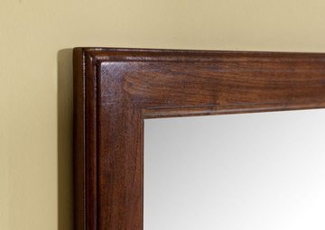 Massivmoebel24 Spiegel OXFORD (115x6x60 Akazie montiert, Spiegel mit massiven Holzrahmen aus Akazienholz im Landhausstil), hochwertiges Edelholz;authentische Holzadern;aufwendige Schnitzereien und Verzierungen;