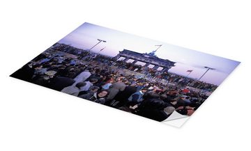 Posterlounge Wandfolie Bridgeman Images, Berliner aus Ost und West feiern die Eröffnung der Grenze an der Berliner Mauer, Wohnzimmer Fotografie
