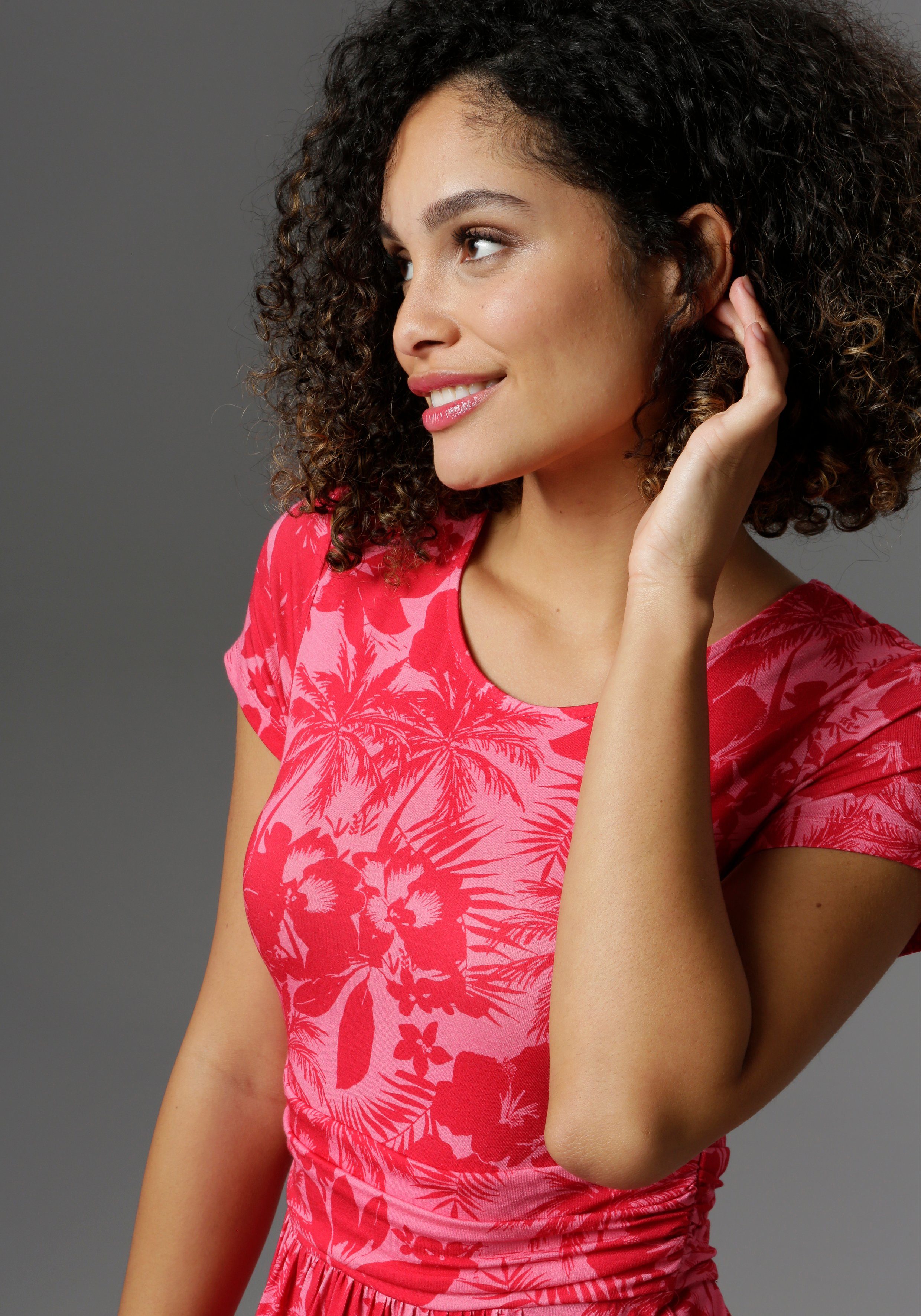 Aniston SELECTED Sommerkleid mit Palmen und Blüten in Knallfarbe