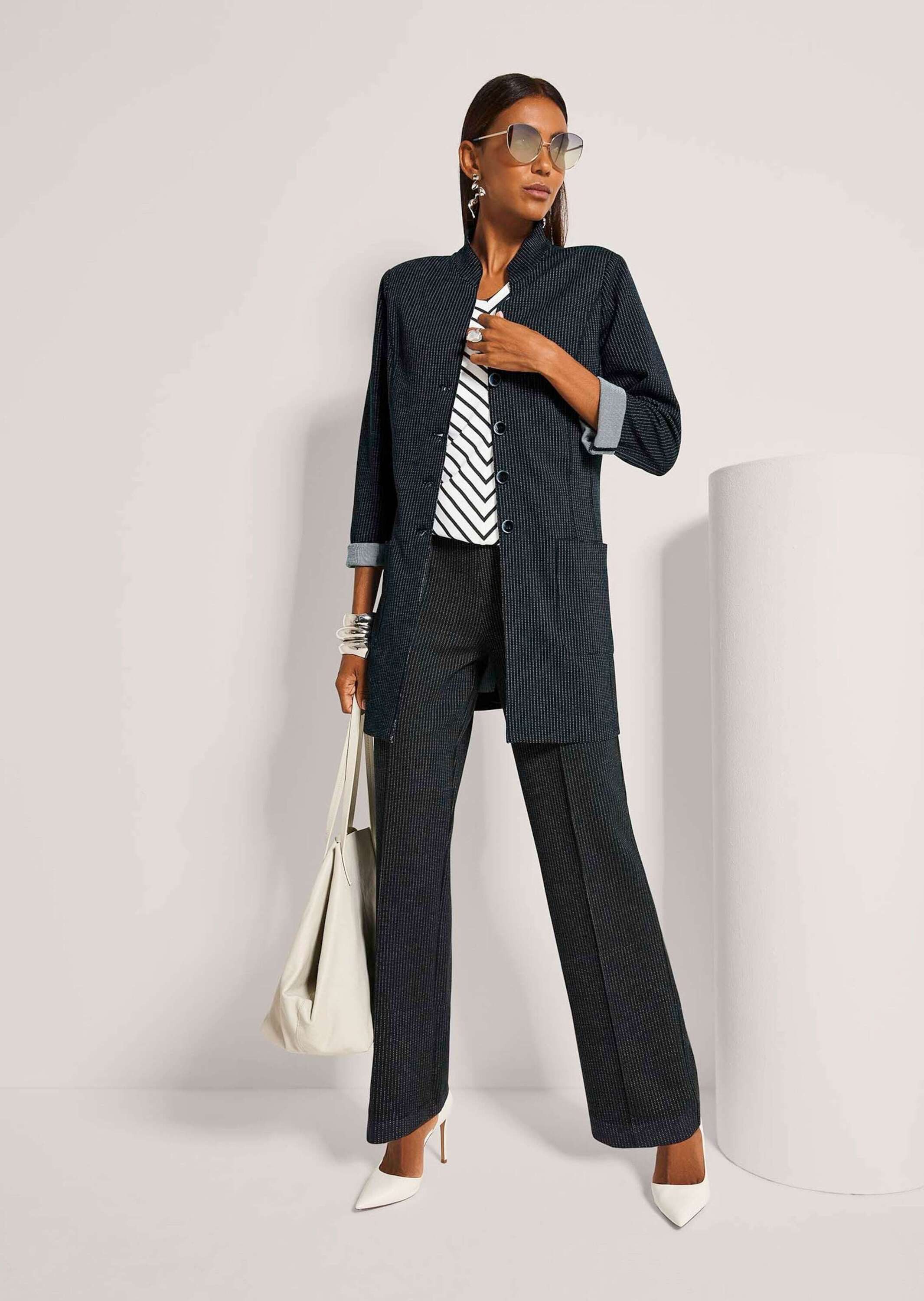 MADELEINE Longblazer Eleganter Einreiher mit Nadelstreifen Stilvoller Jerseyblazer mit Stehkragen, Taschen und Langarm