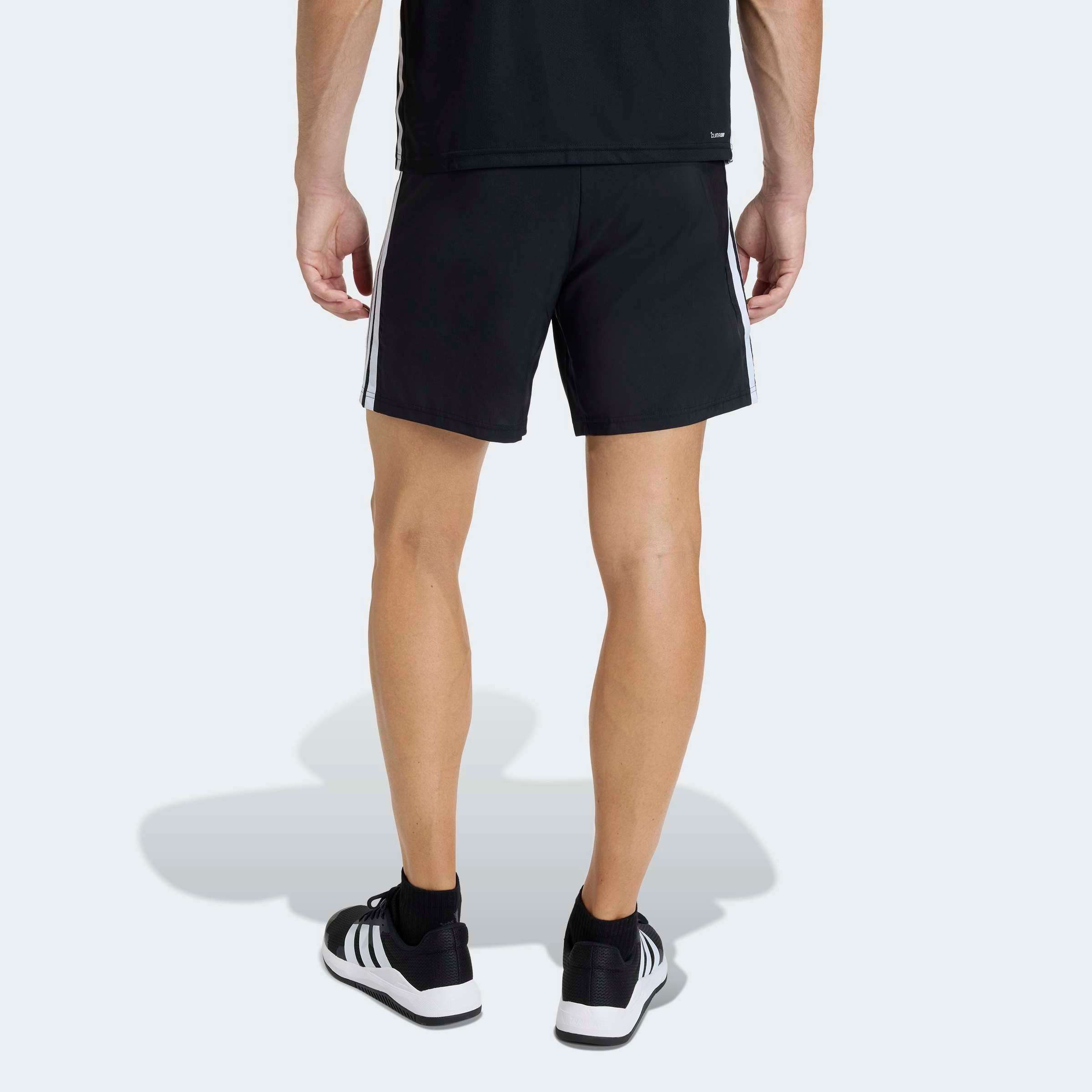 adidas Performance Shorts WORKOUT ESSENTIALS 3-STRIPES WOVEN für Fitness und Sportmode, normal-weite Passform