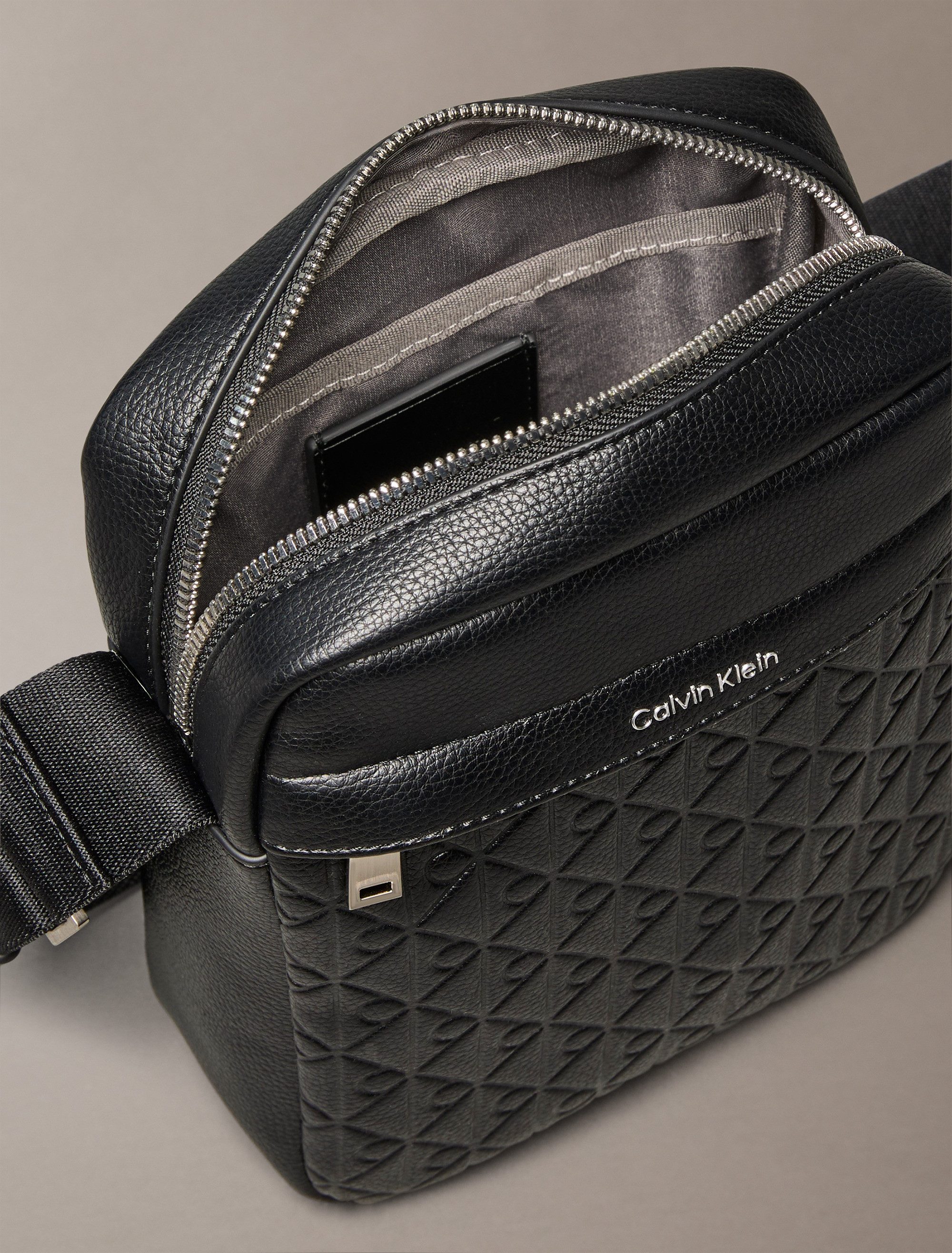 Calvin Klein Umhängetasche EMBLEM EMBOSS REPORTER, günstig online kaufen