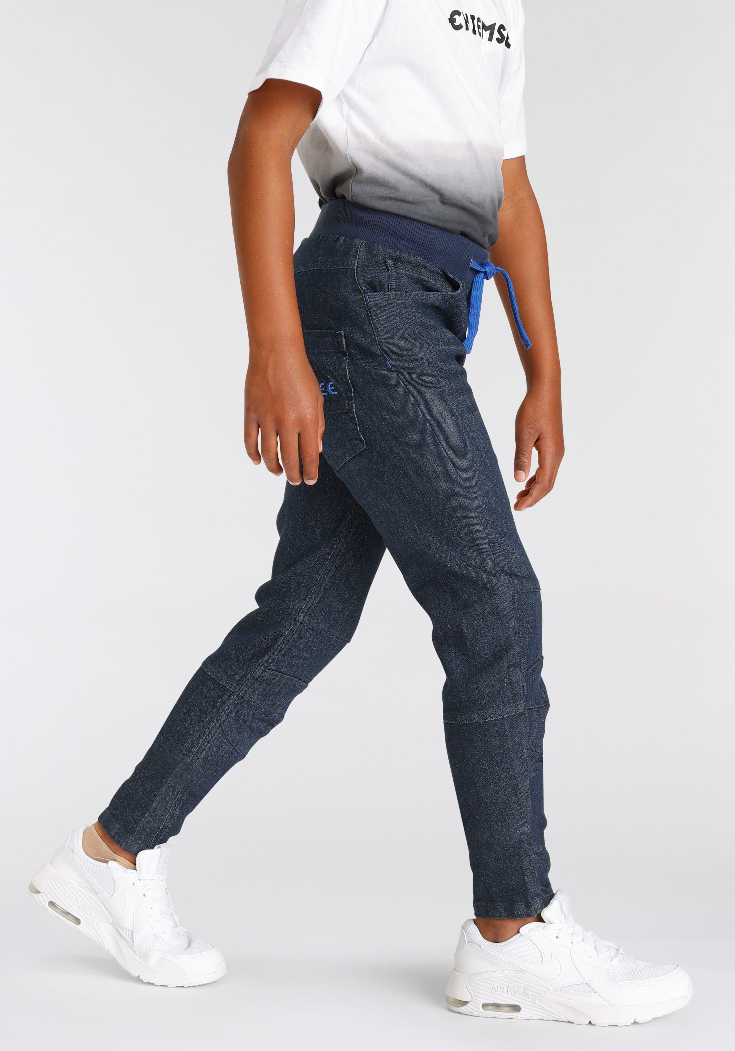 Chiemsee Schlupfjeans, Stretch-Jeans für Jungen schmale Beinform, Used-Waschung, niedrige Leibhöhe. Reduzierter Preis € 32,99. Unverbindliche Preisempfehlung € 39,99