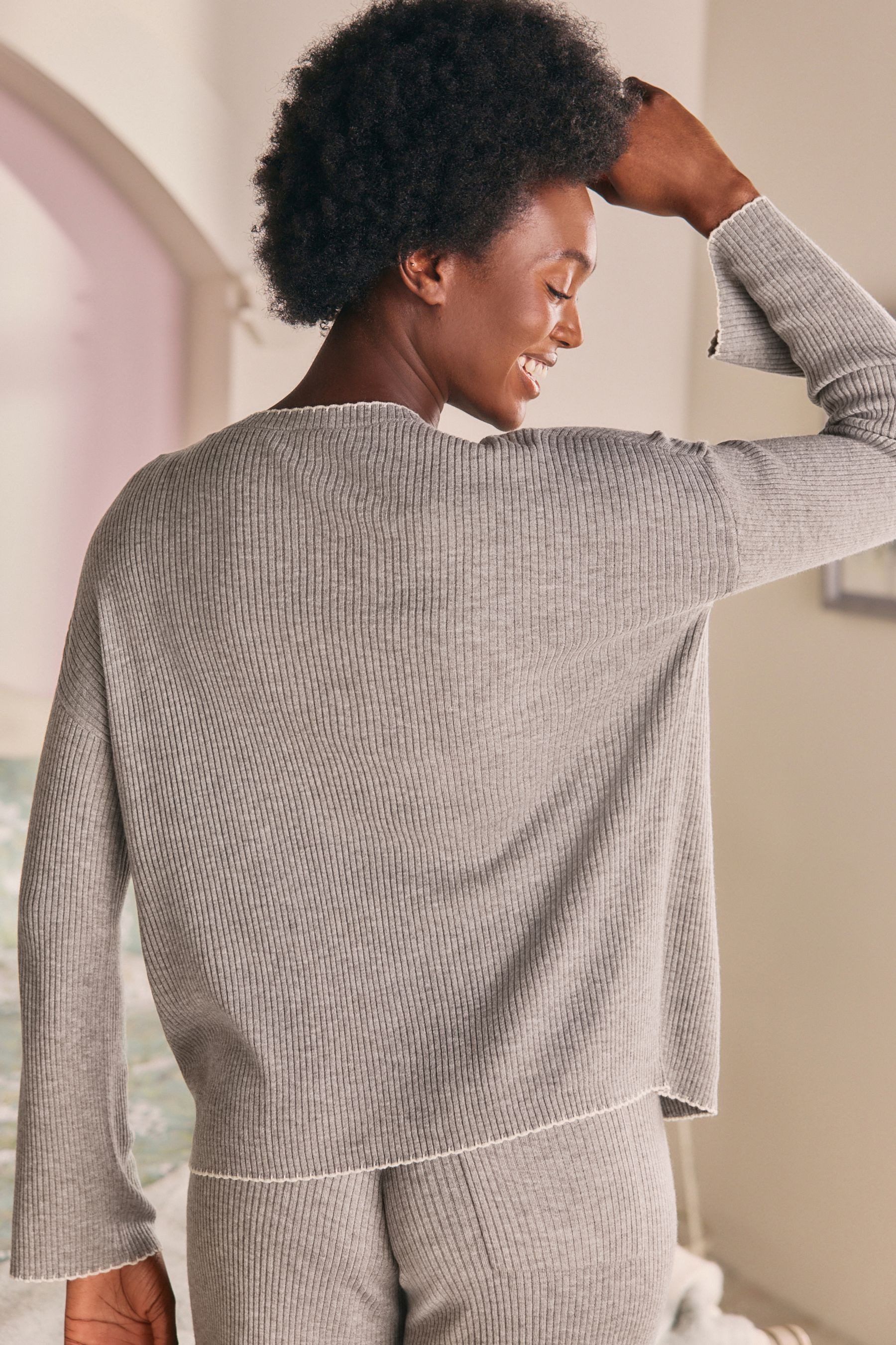 LAURA ASHLEY Strickjacke Laura Ashley kurze, gerippte Lounge-Strickjacke (1 günstig online kaufen