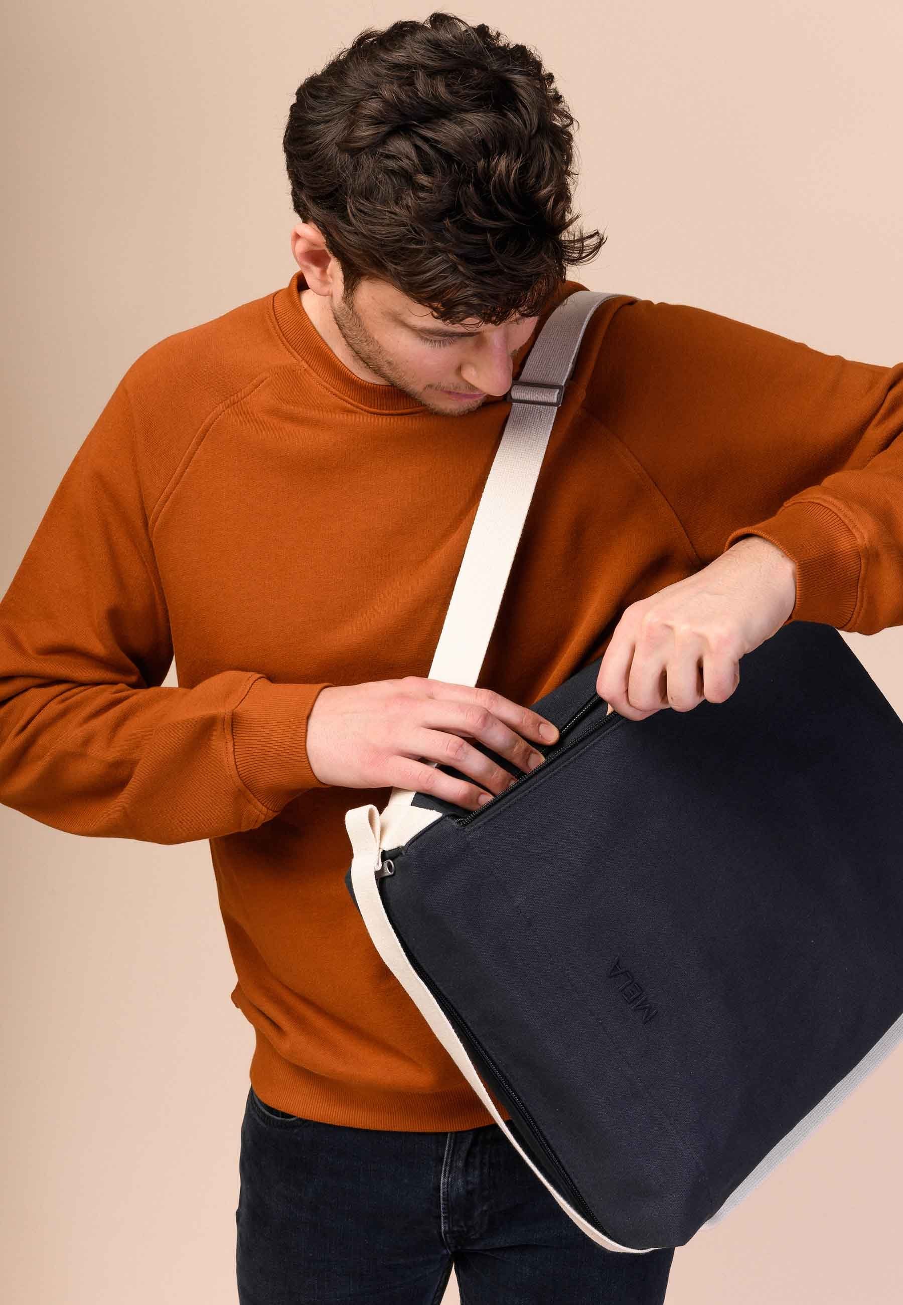 MELA Beuteltasche Slingbag DIYO, Großes Hauptfach mit Reißverschluss