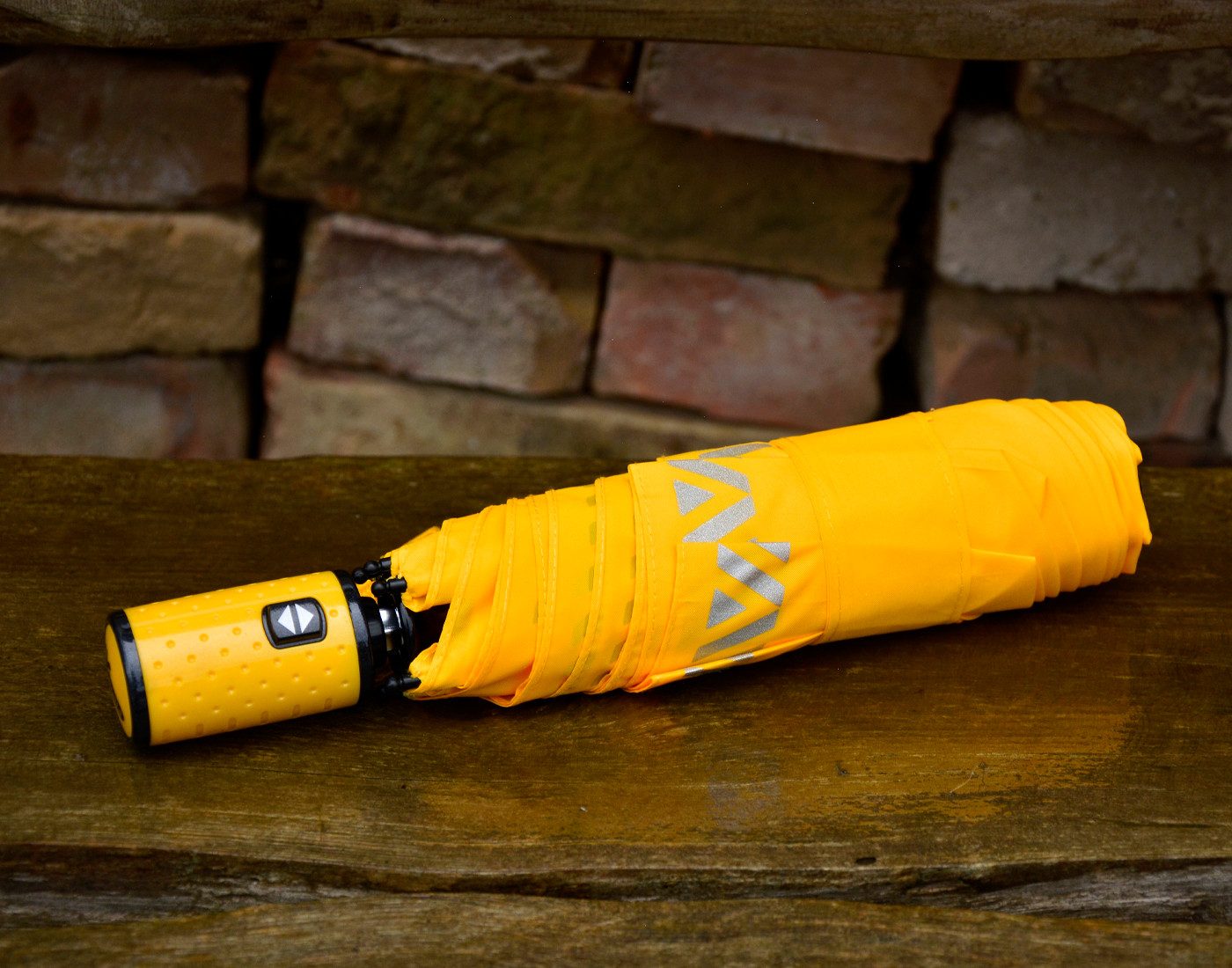 iX-brella Taschenregenschirm für Kinder Safety Reflex mit Auf-Zu-Automatik, kräftige Farben mit reflektierenden Streifen