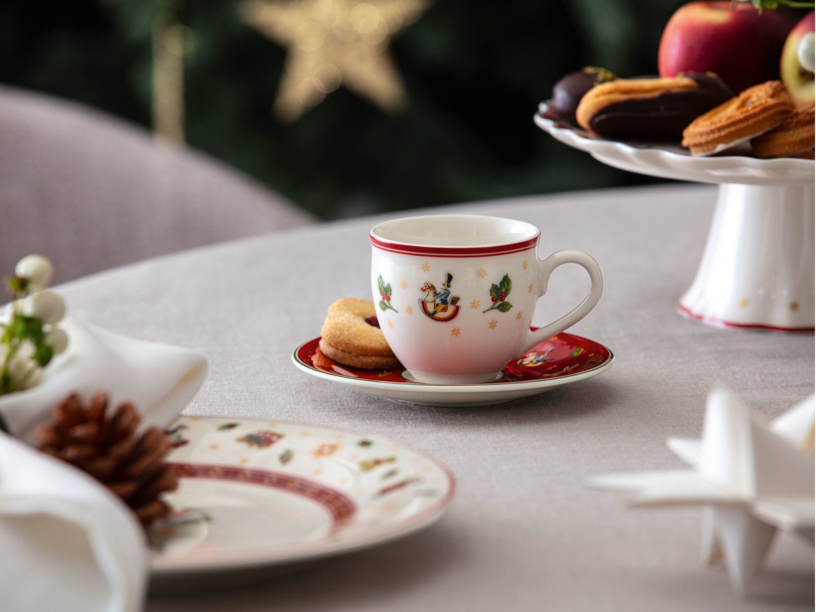 Villeroy & Boch Geschirr-Set Toy's Delight Specials Espresso-Untertasse rot 12cm Set6, Premium Porcelain